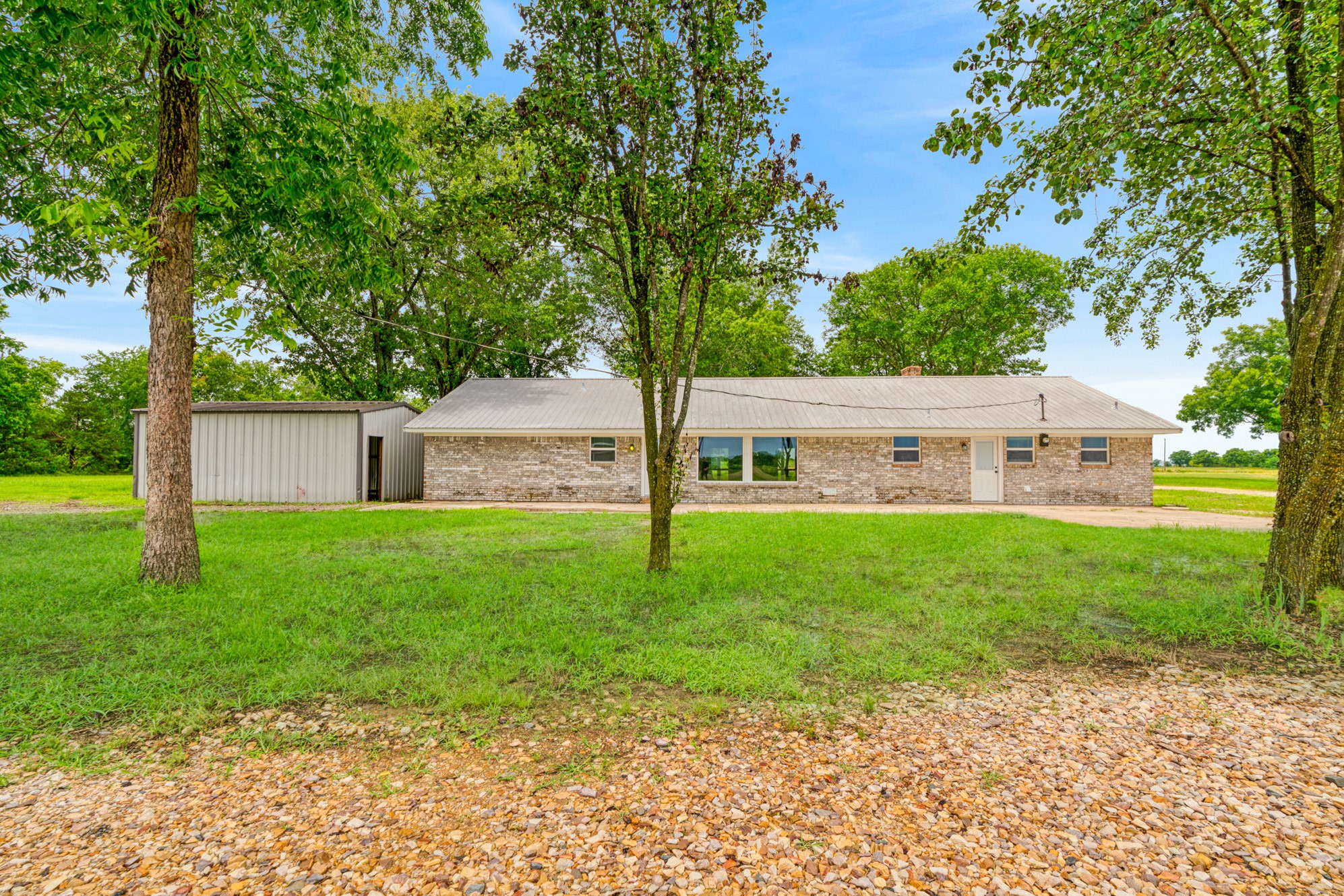 1285 FARM ROAD 196