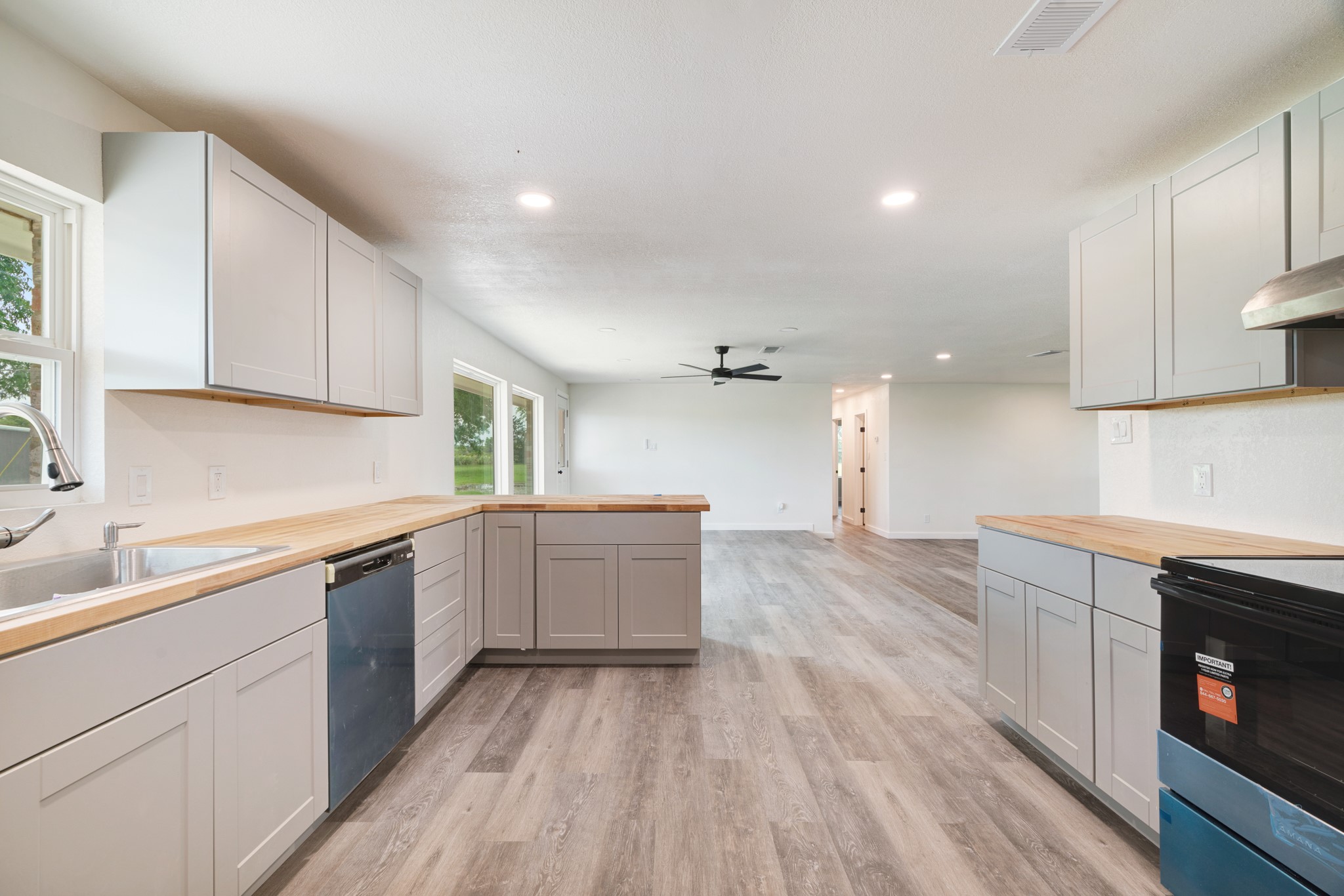 1285 FARM ROAD 196