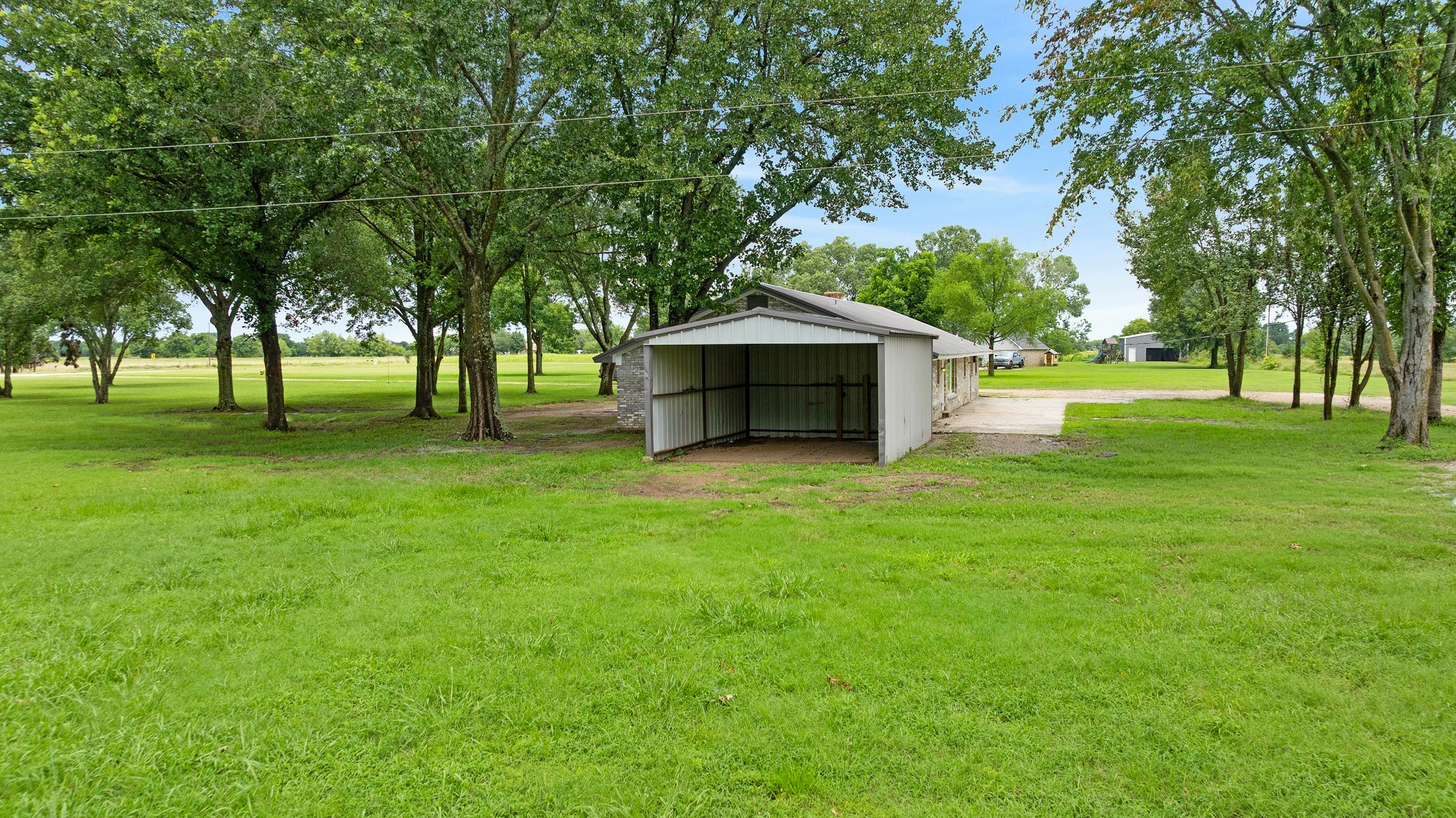 1285 FARM ROAD 196