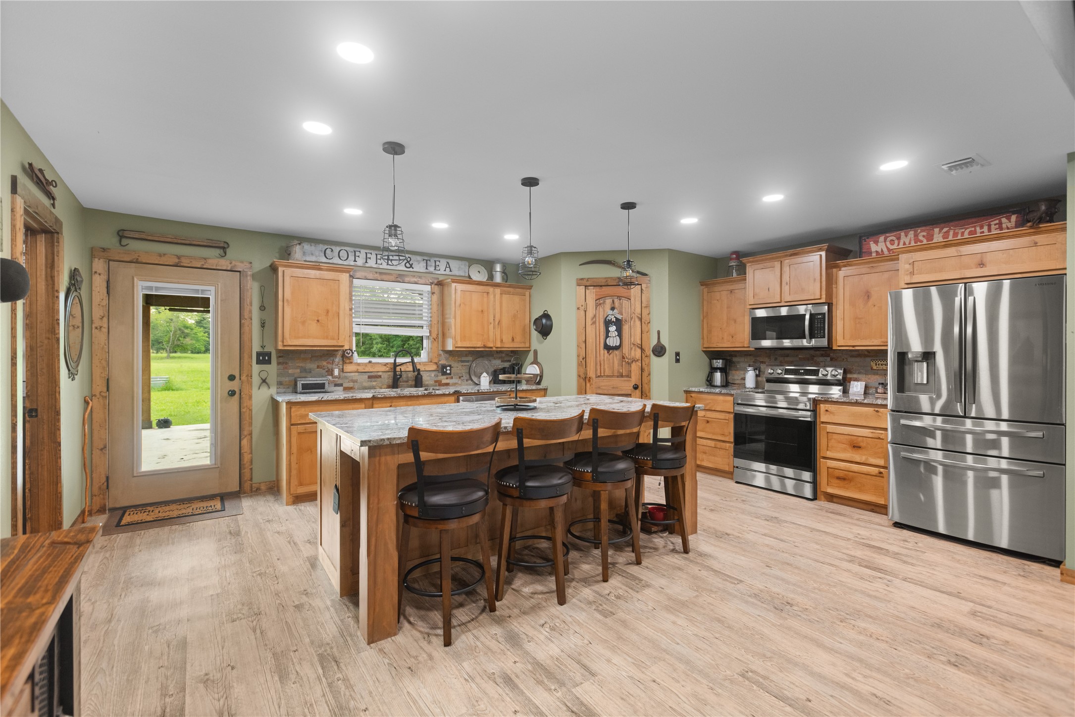 13217 Farm Road 195