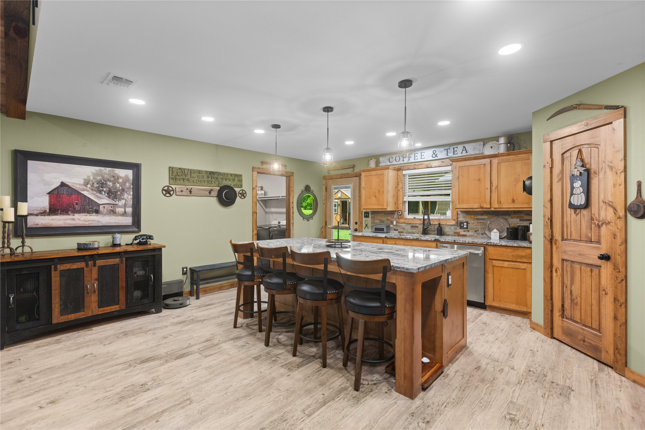 13217 Farm Road 195