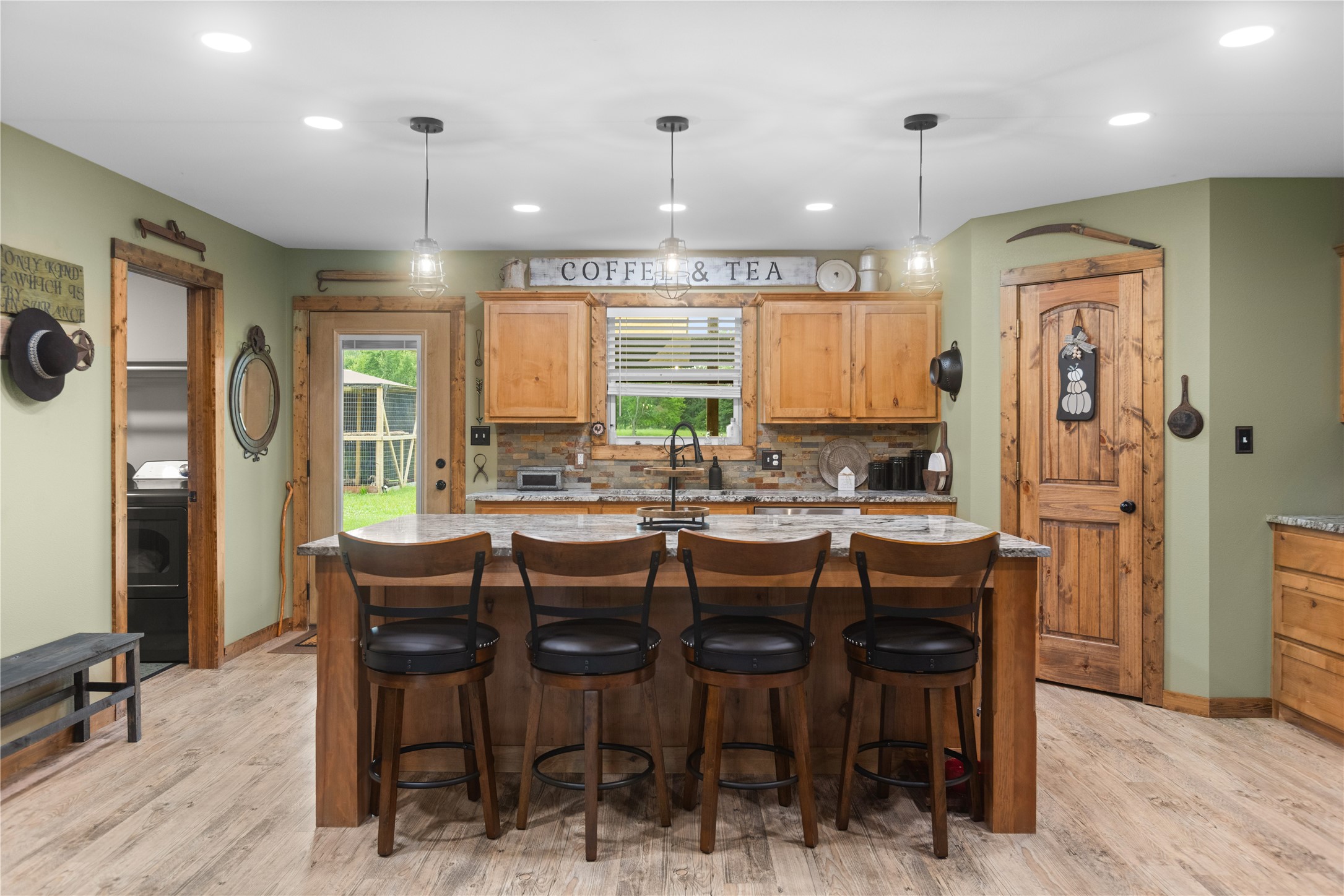 13217 Farm Road 195