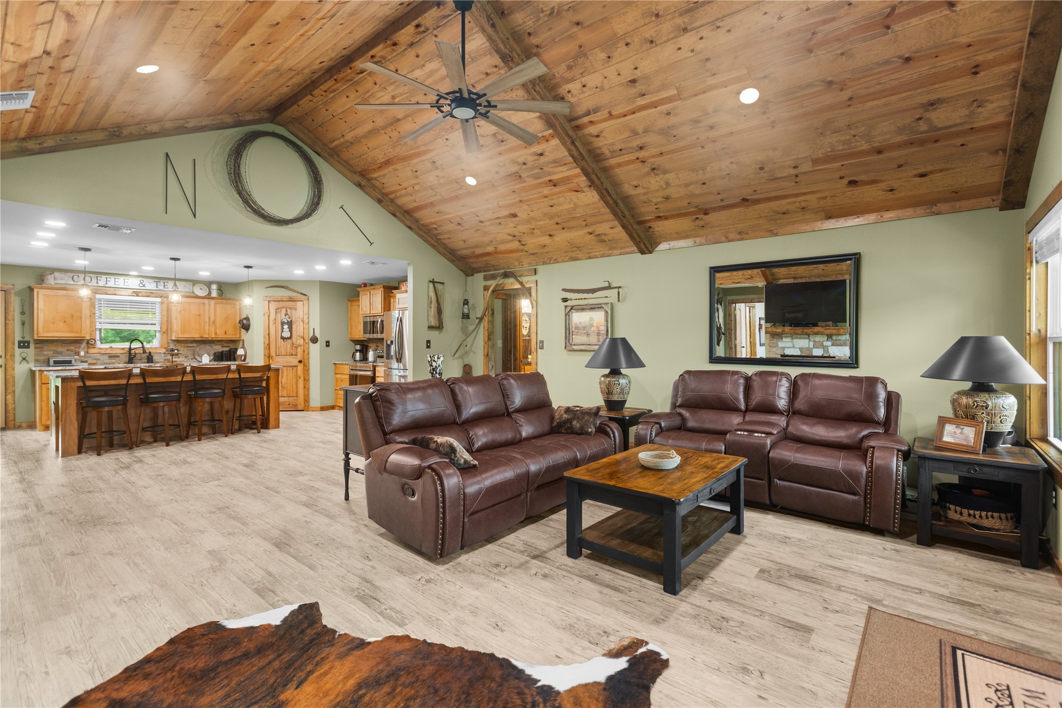 13217 Farm Road 195