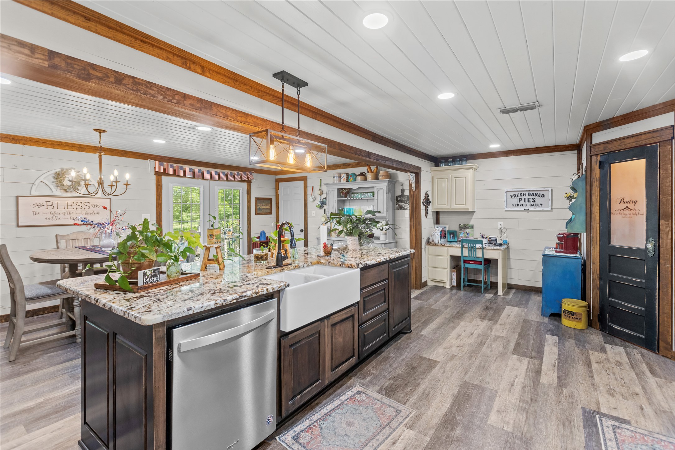 2461 County Road 44800