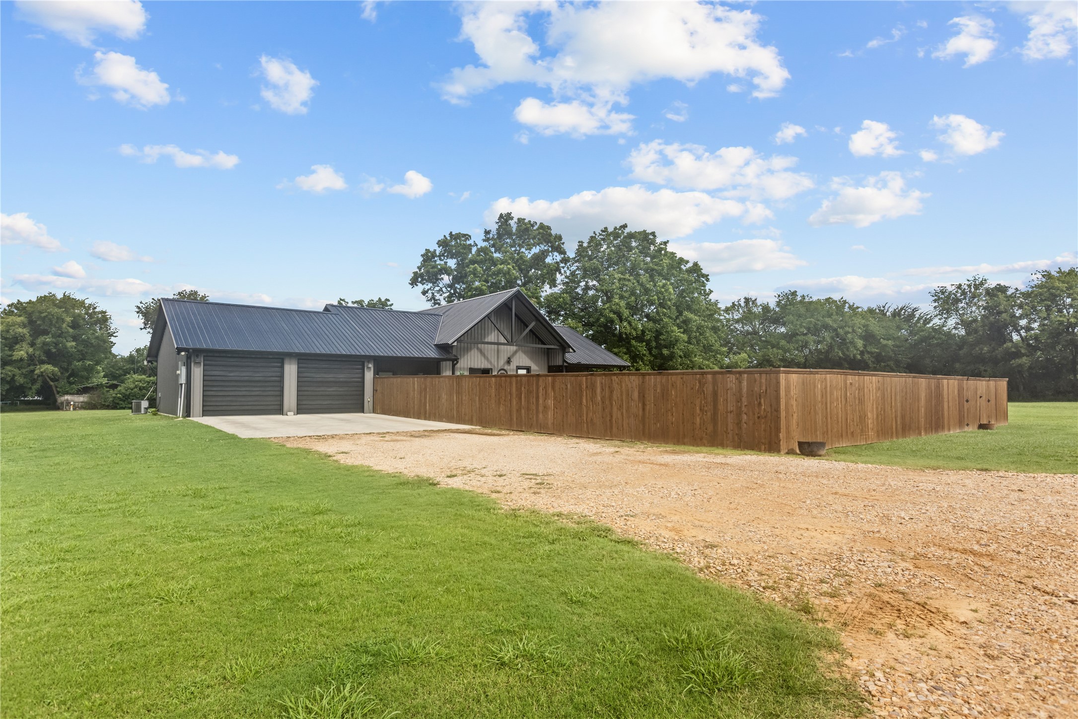 7122 Farm Road 1499