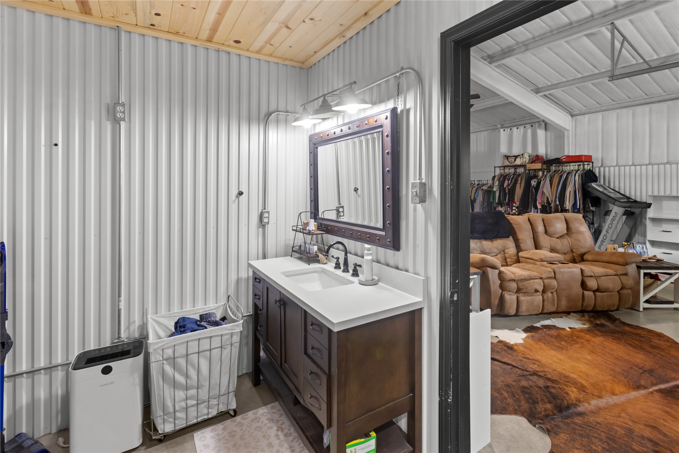 7122 Farm Road 1499