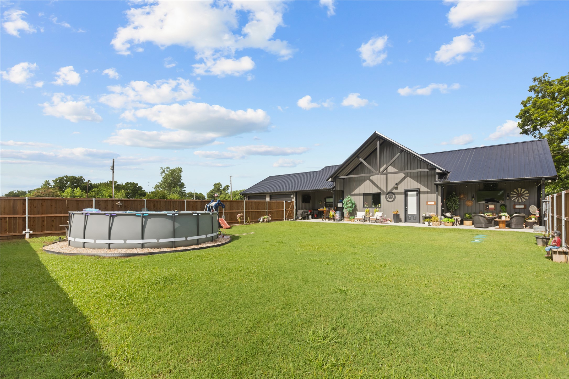 7122 Farm Road 1499