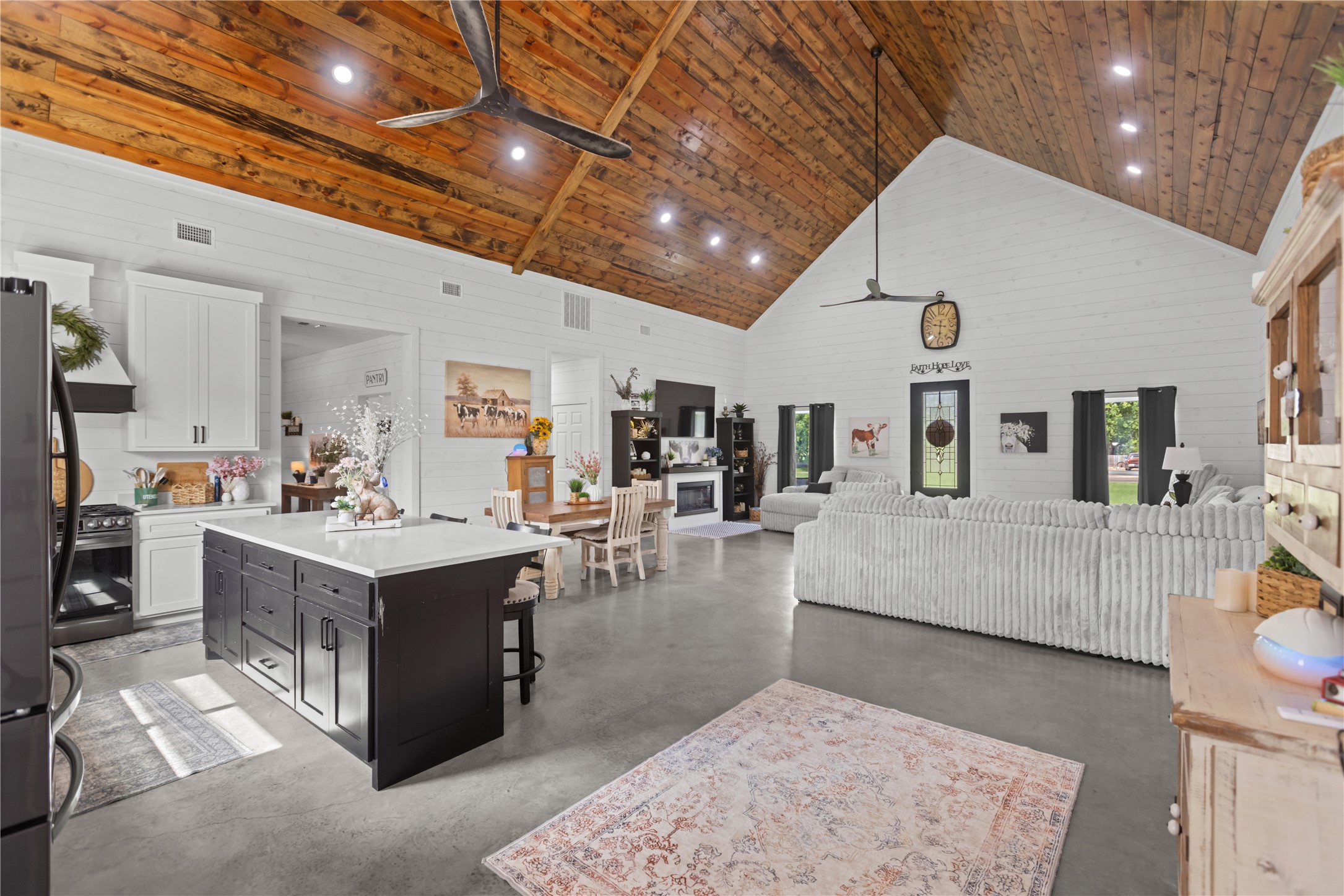 7122 Farm Road 1499