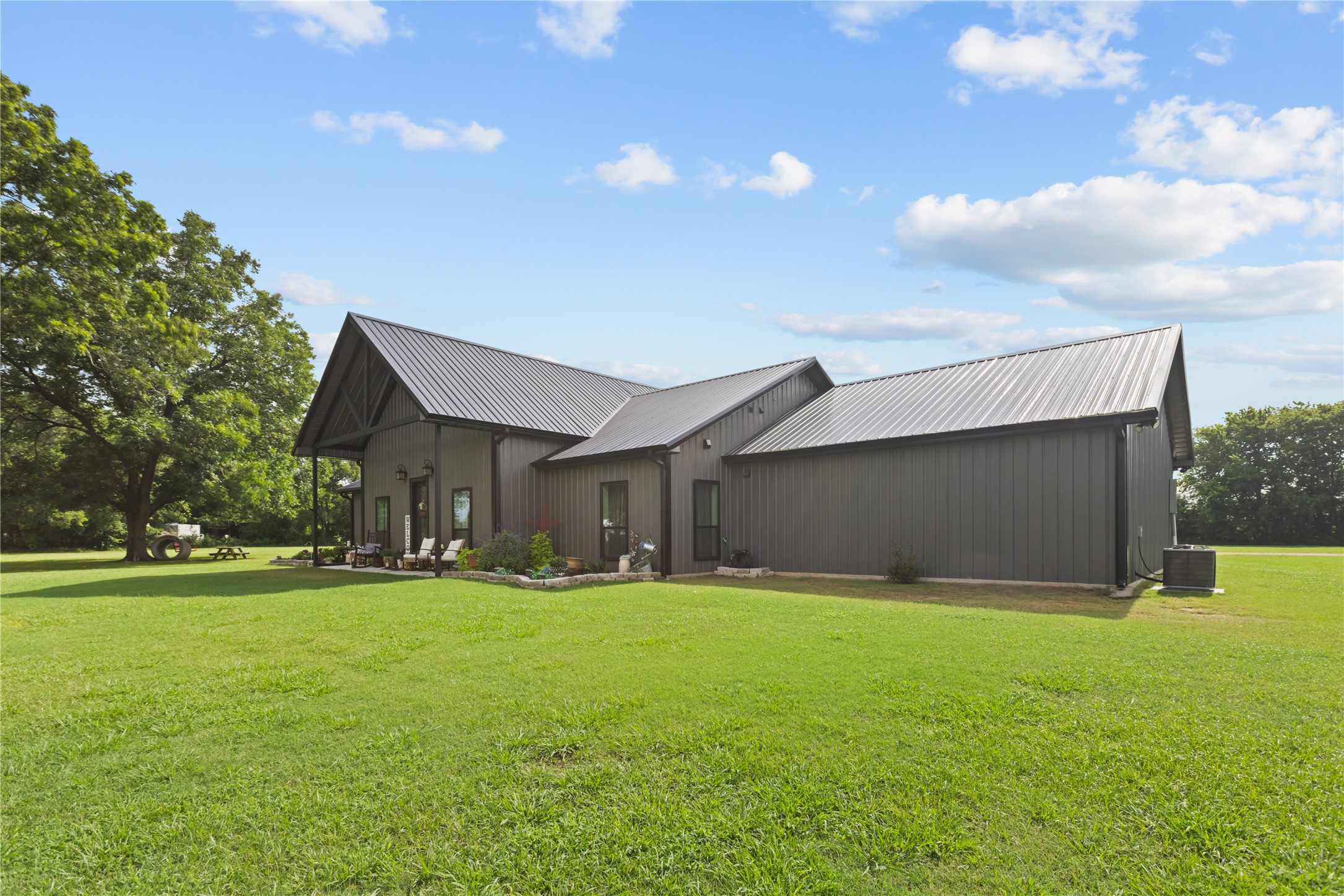 7122 Farm Road 1499