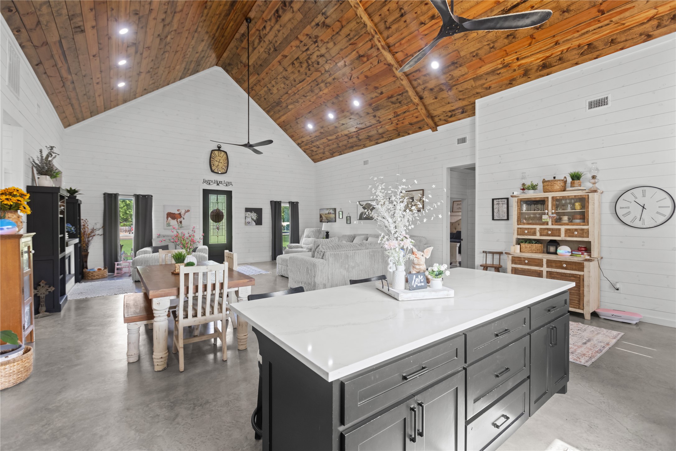 7122 Farm Road 1499