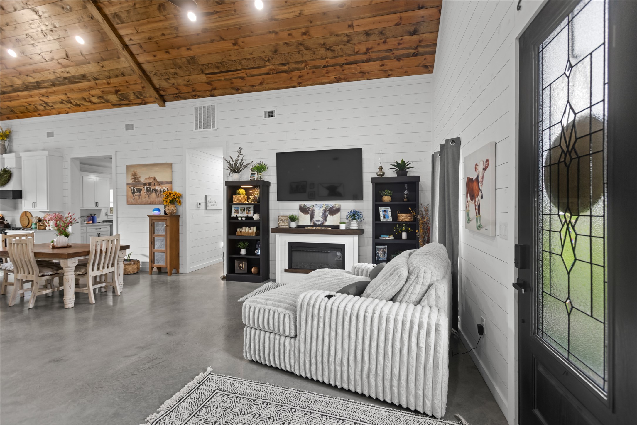7122 Farm Road 1499