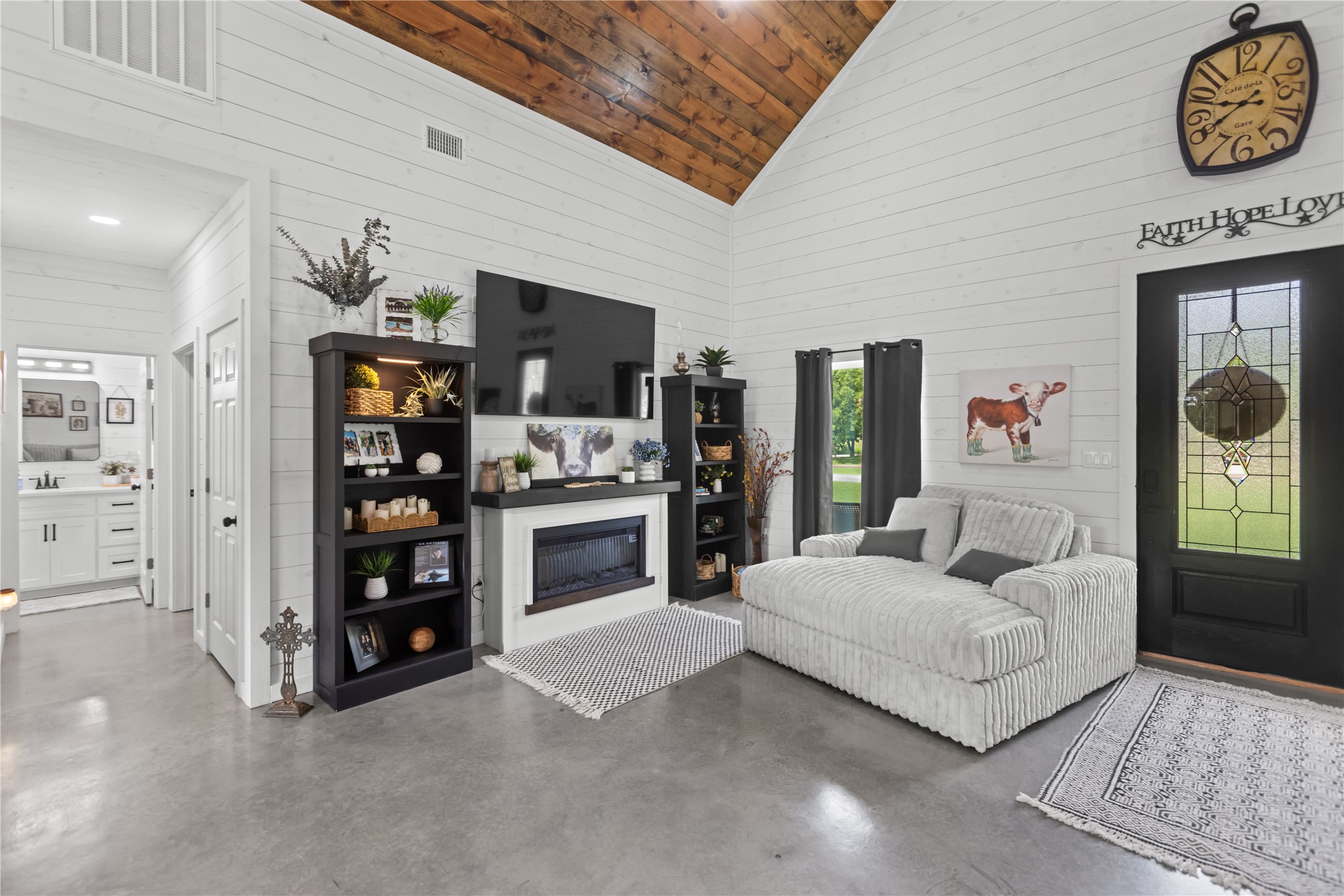 7122 Farm Road 1499