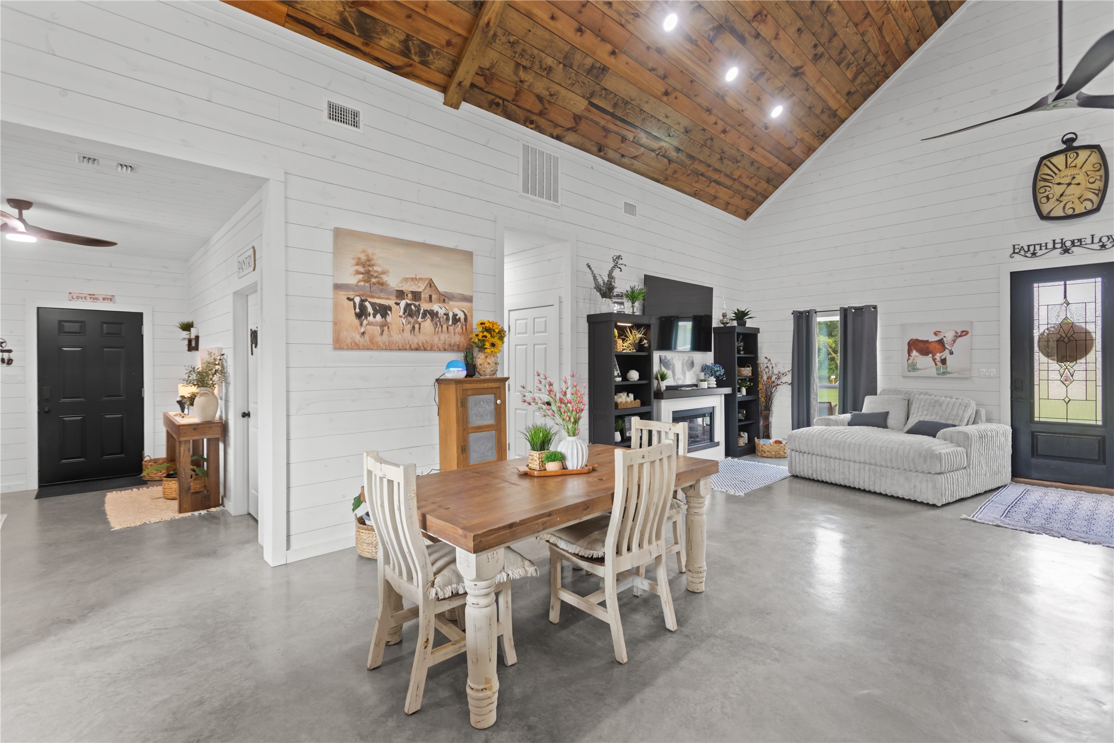 7122 Farm Road 1499