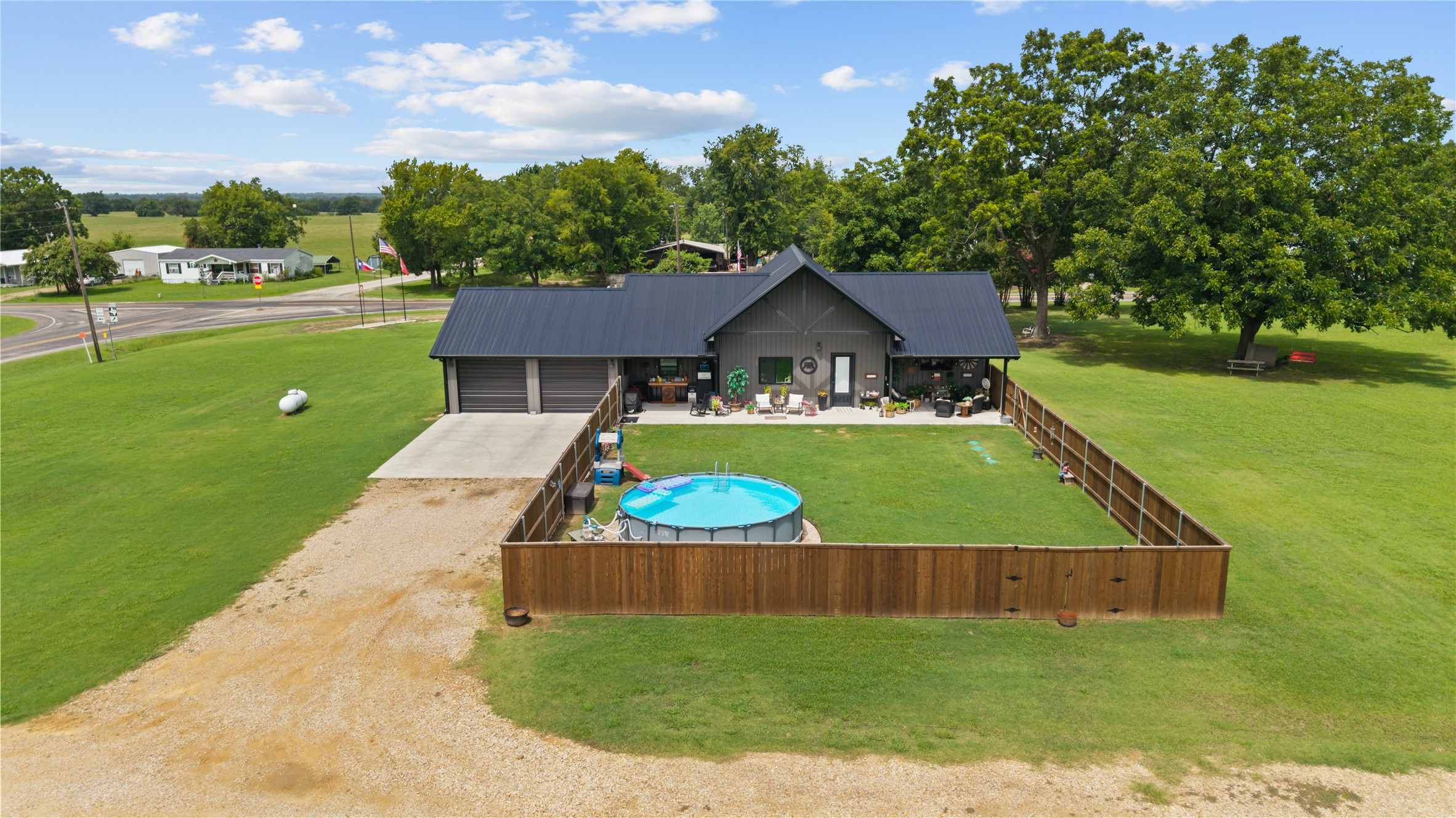 7122 Farm Road 1499