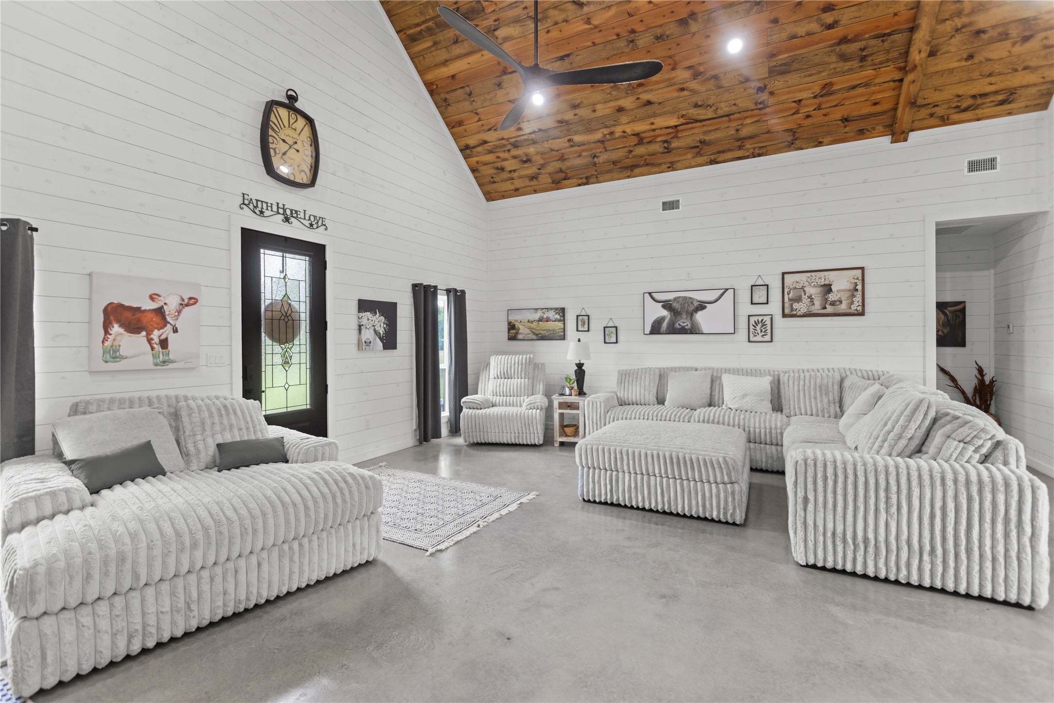 7122 Farm Road 1499