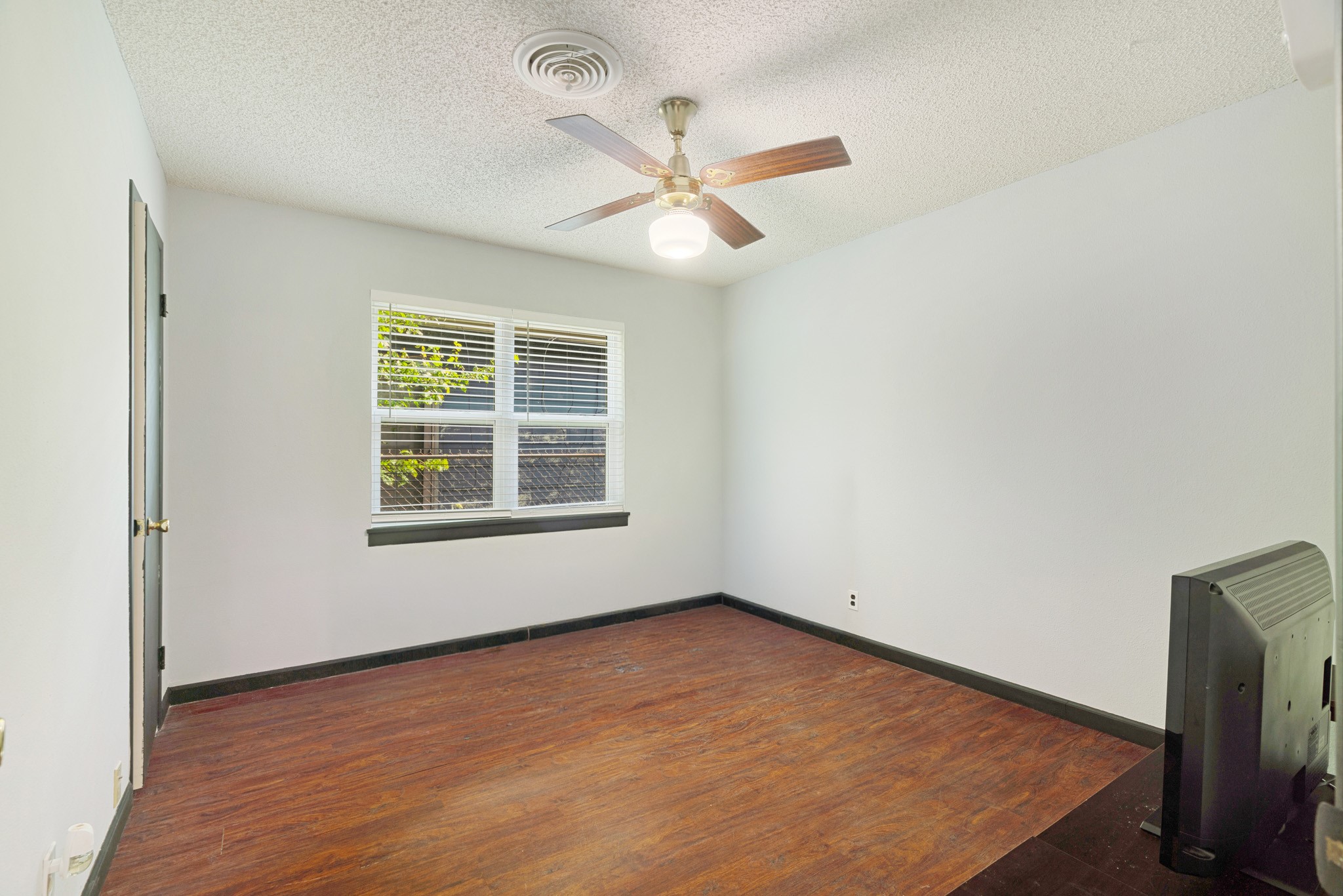 160 NW 28th Street