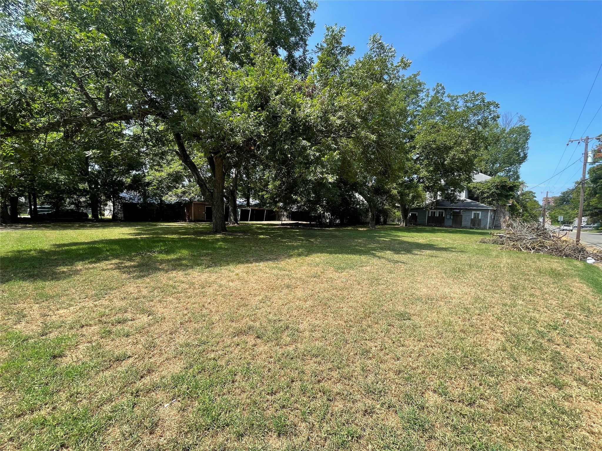 317 SE 6th