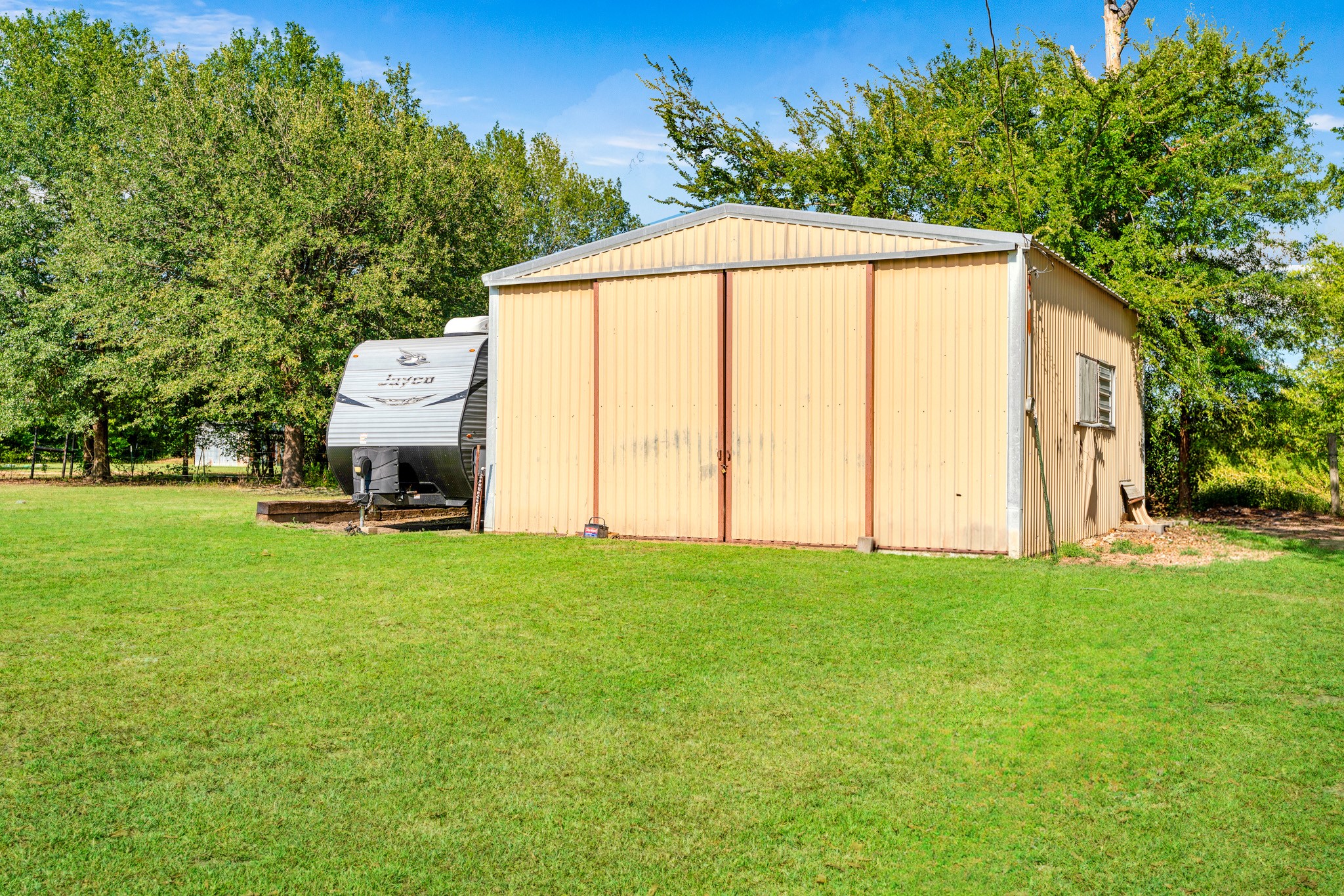 4237 FARM ROAD 196