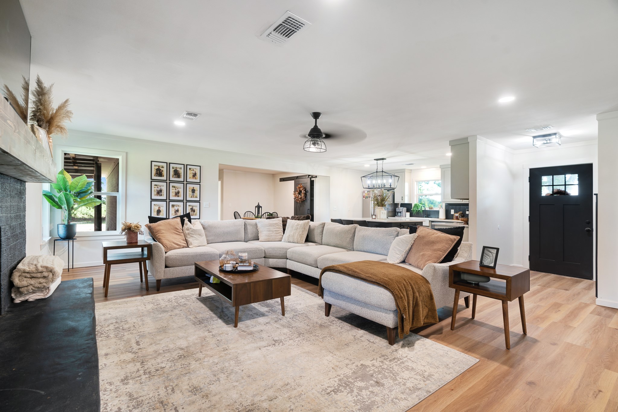 4237 FARM ROAD 196