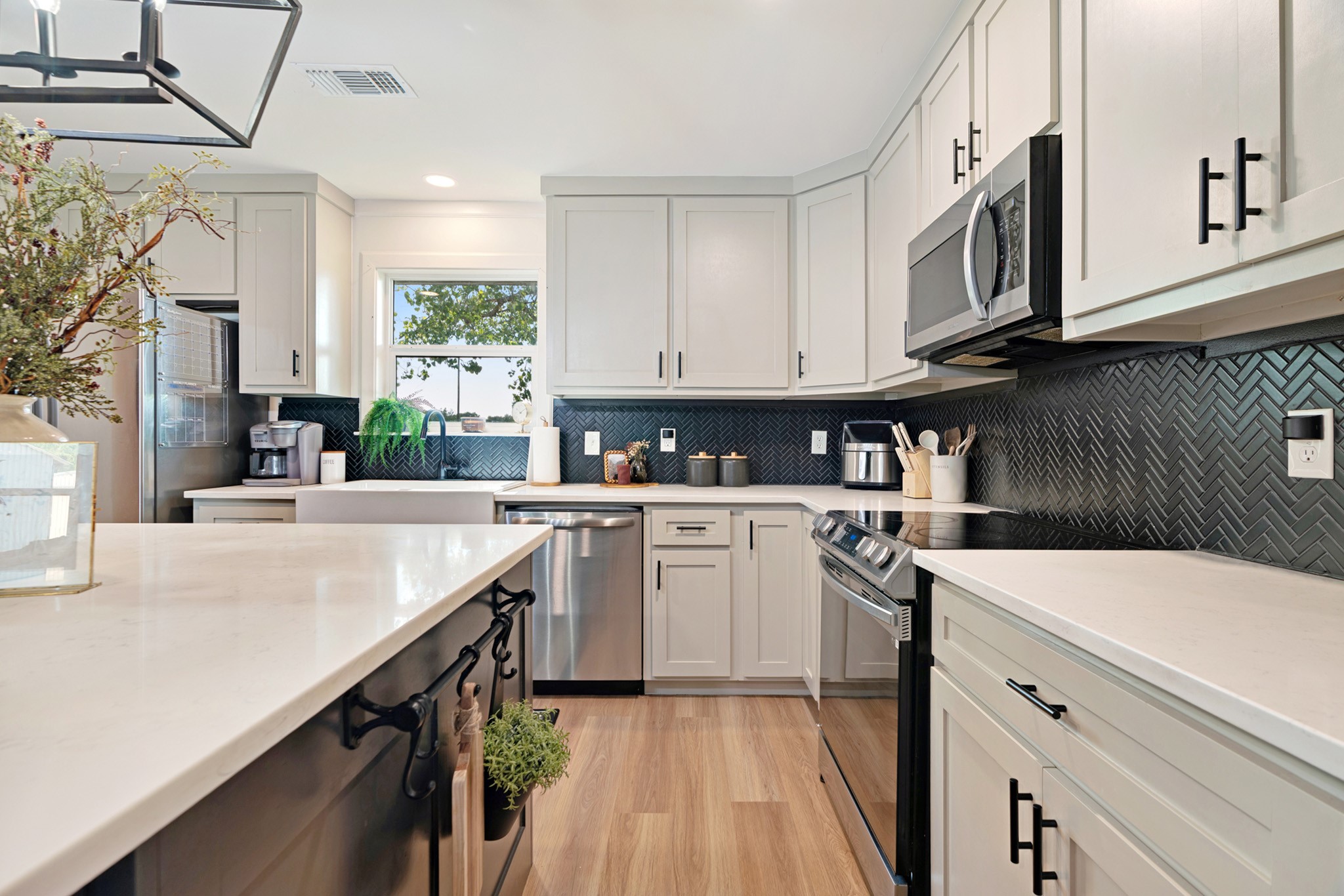 4237 FARM ROAD 196