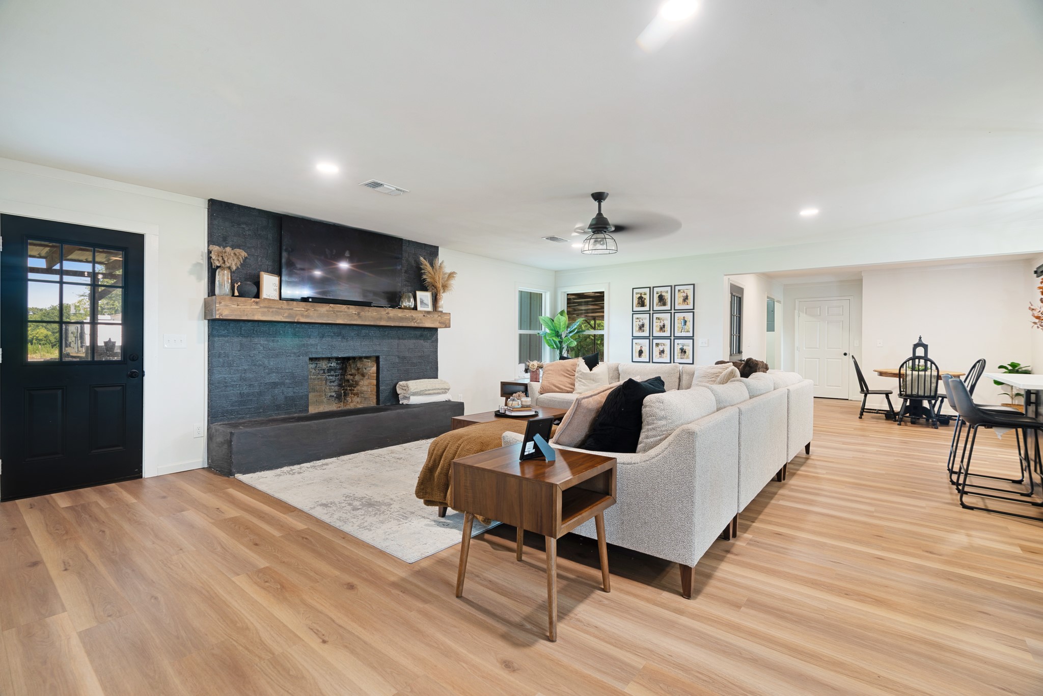 4237 FARM ROAD 196