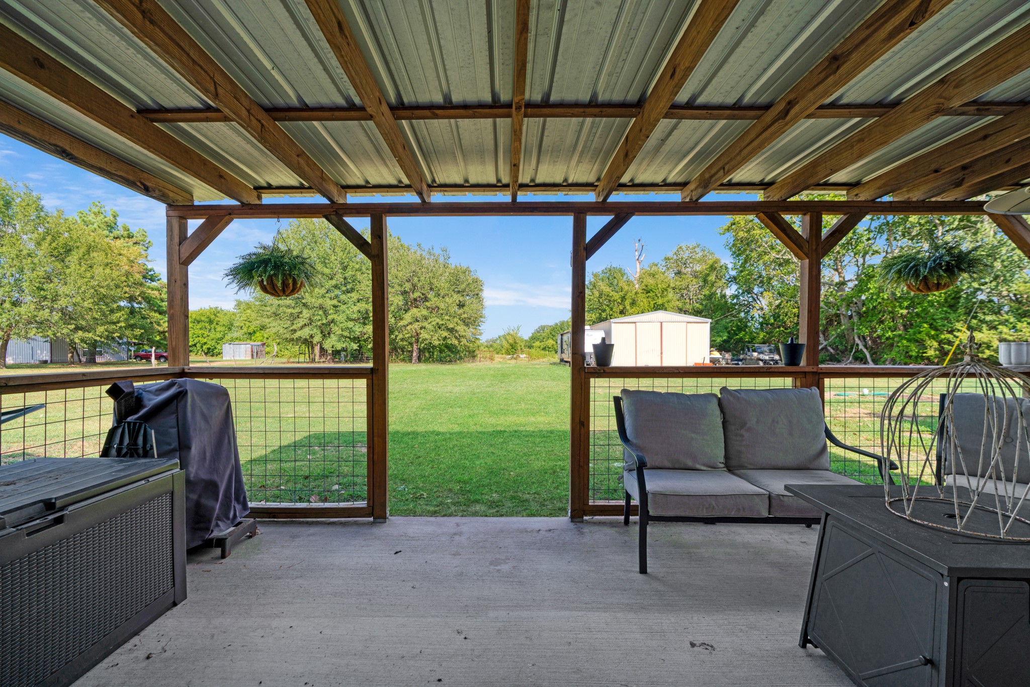 4237 FARM ROAD 196