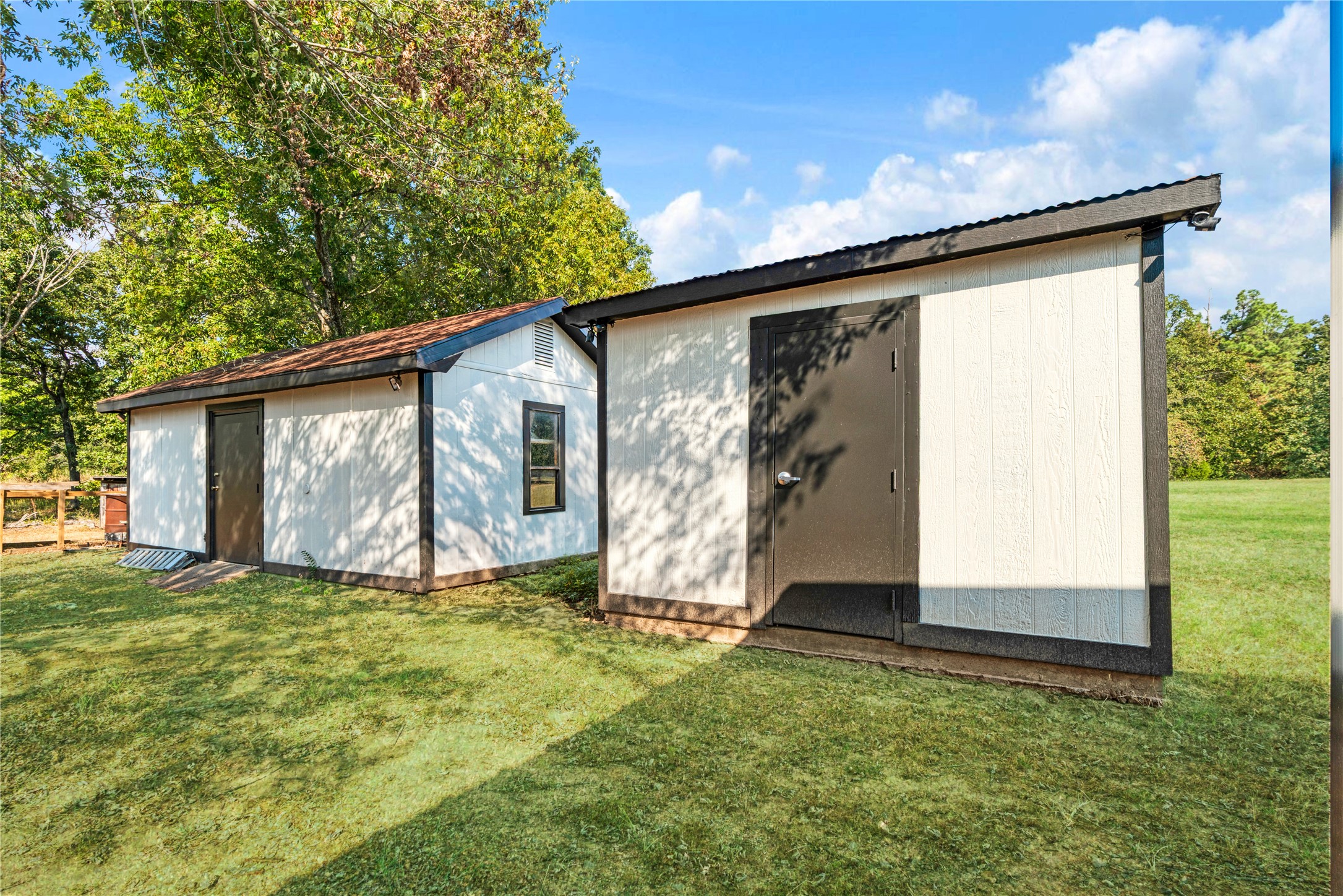 4232 Farm Road 196 N