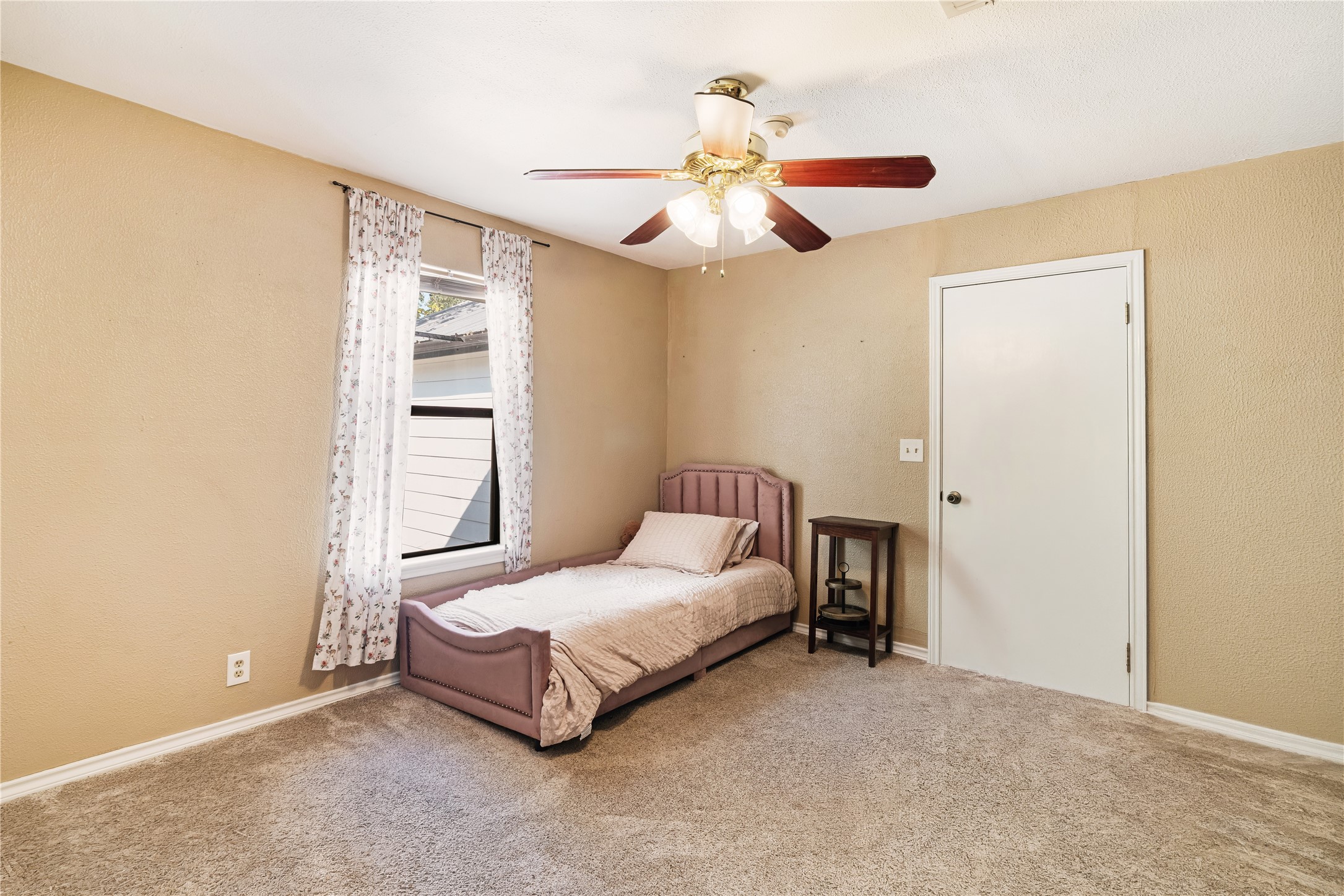 4232 Farm Road 196 N