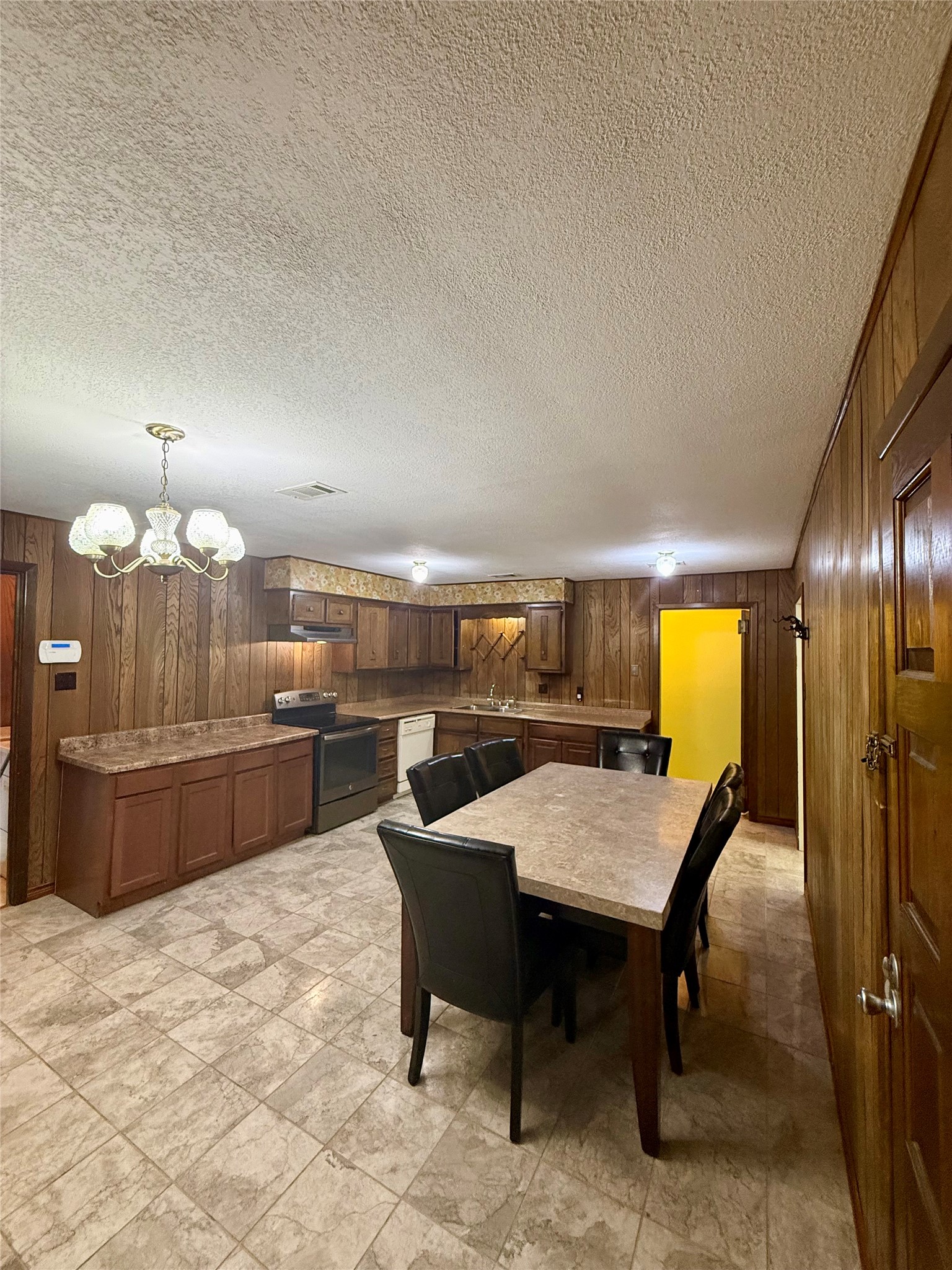 701 W 9TH Street