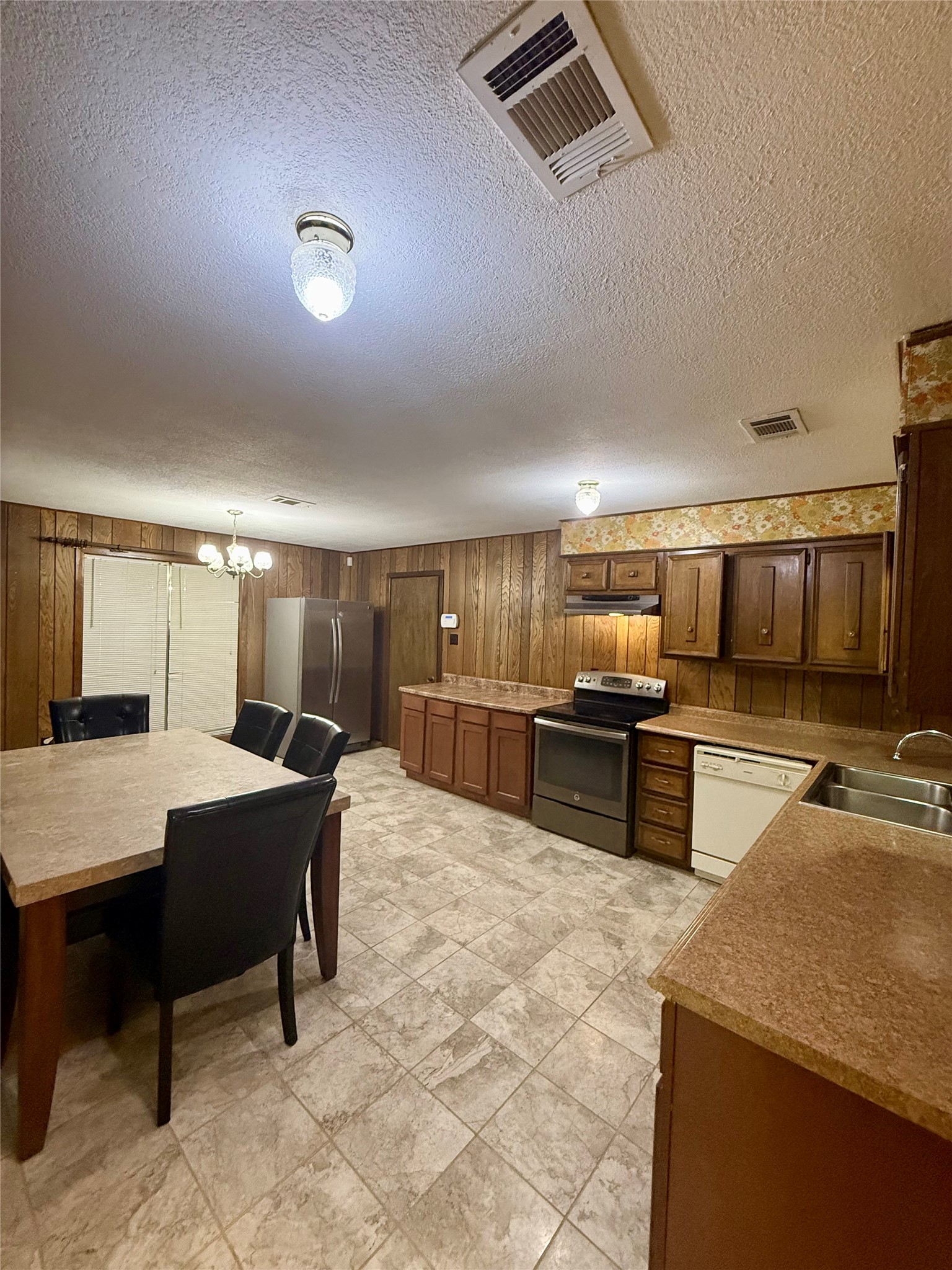 701 W 9TH Street