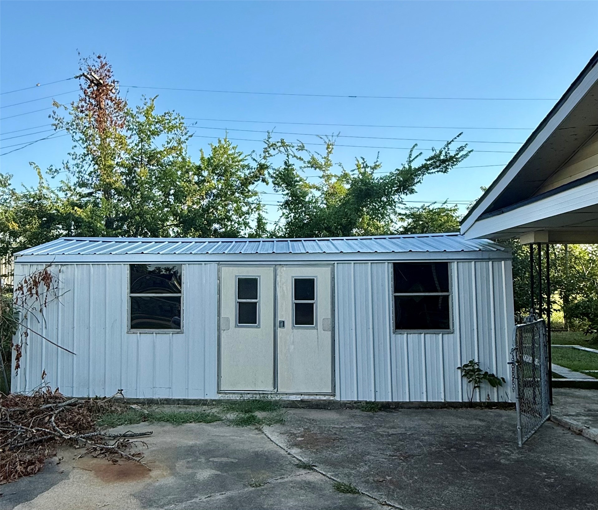 701 W 9TH Street