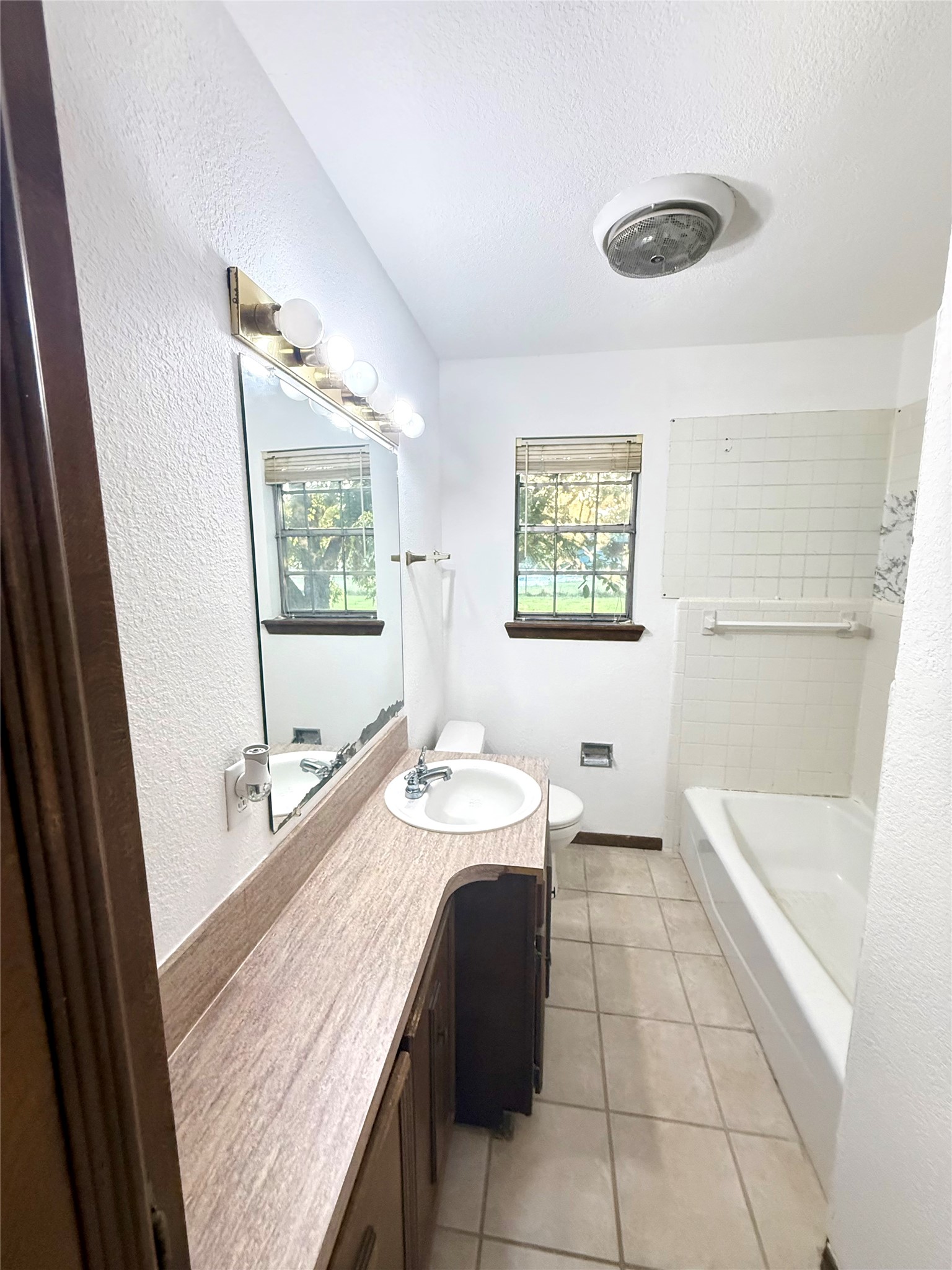 701 W 9TH Street