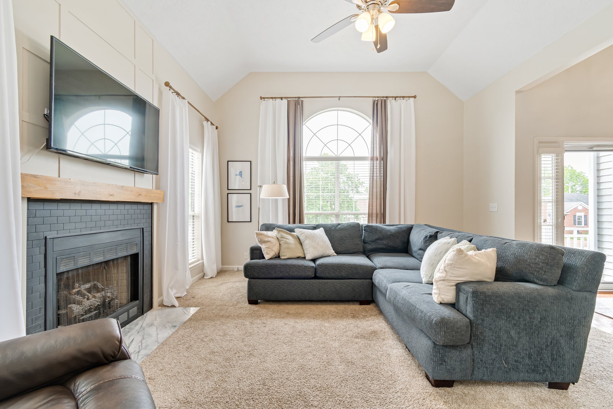 202 Golden Leaf Ct