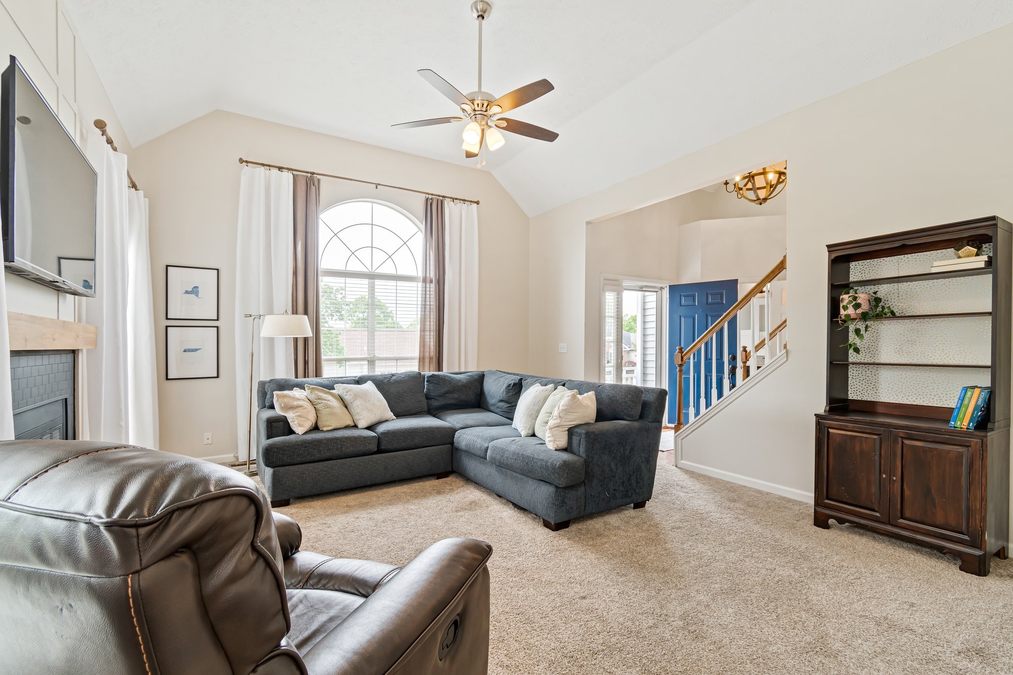 202 Golden Leaf Ct