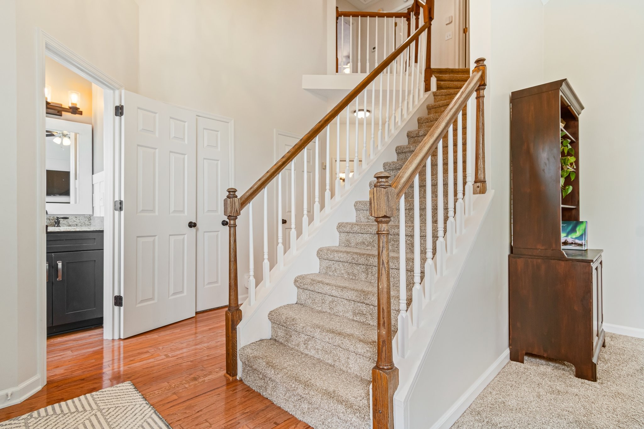 202 Golden Leaf Ct