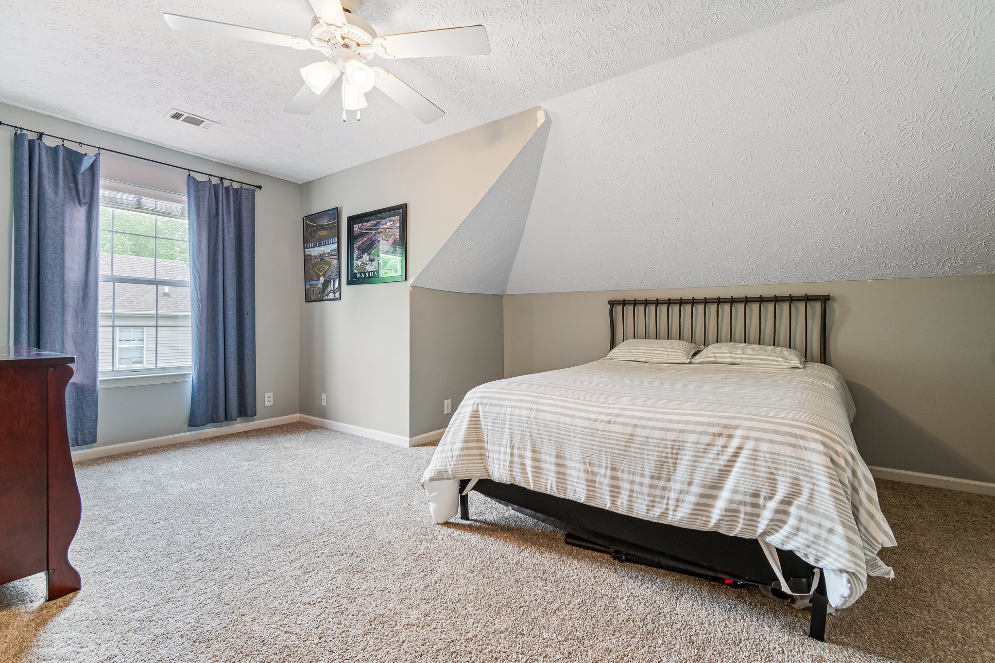 202 Golden Leaf Ct