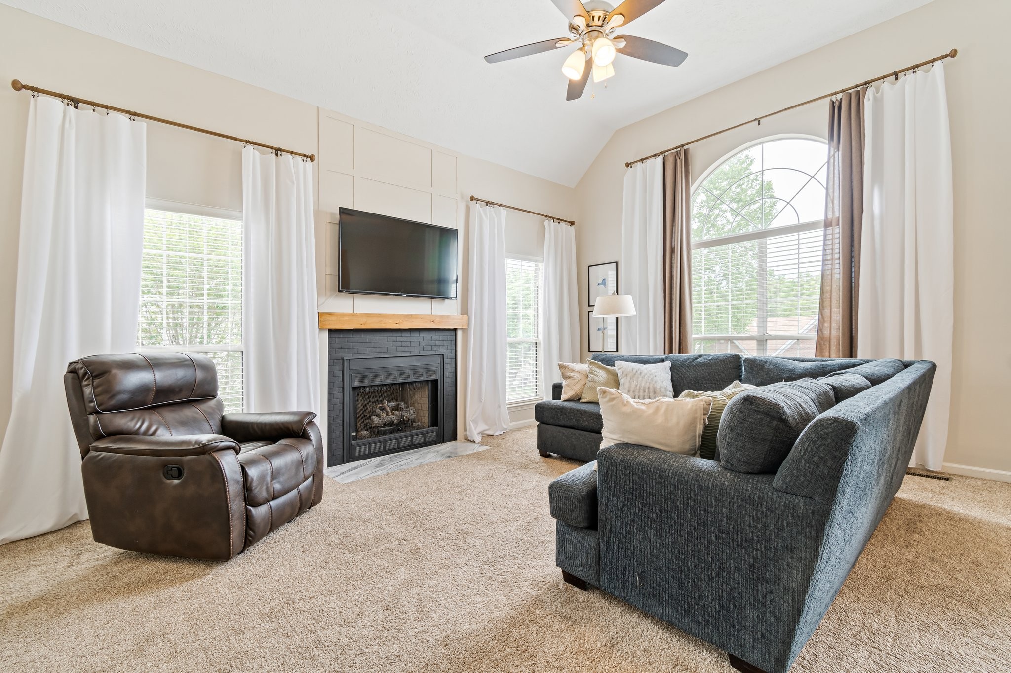 202 Golden Leaf Ct