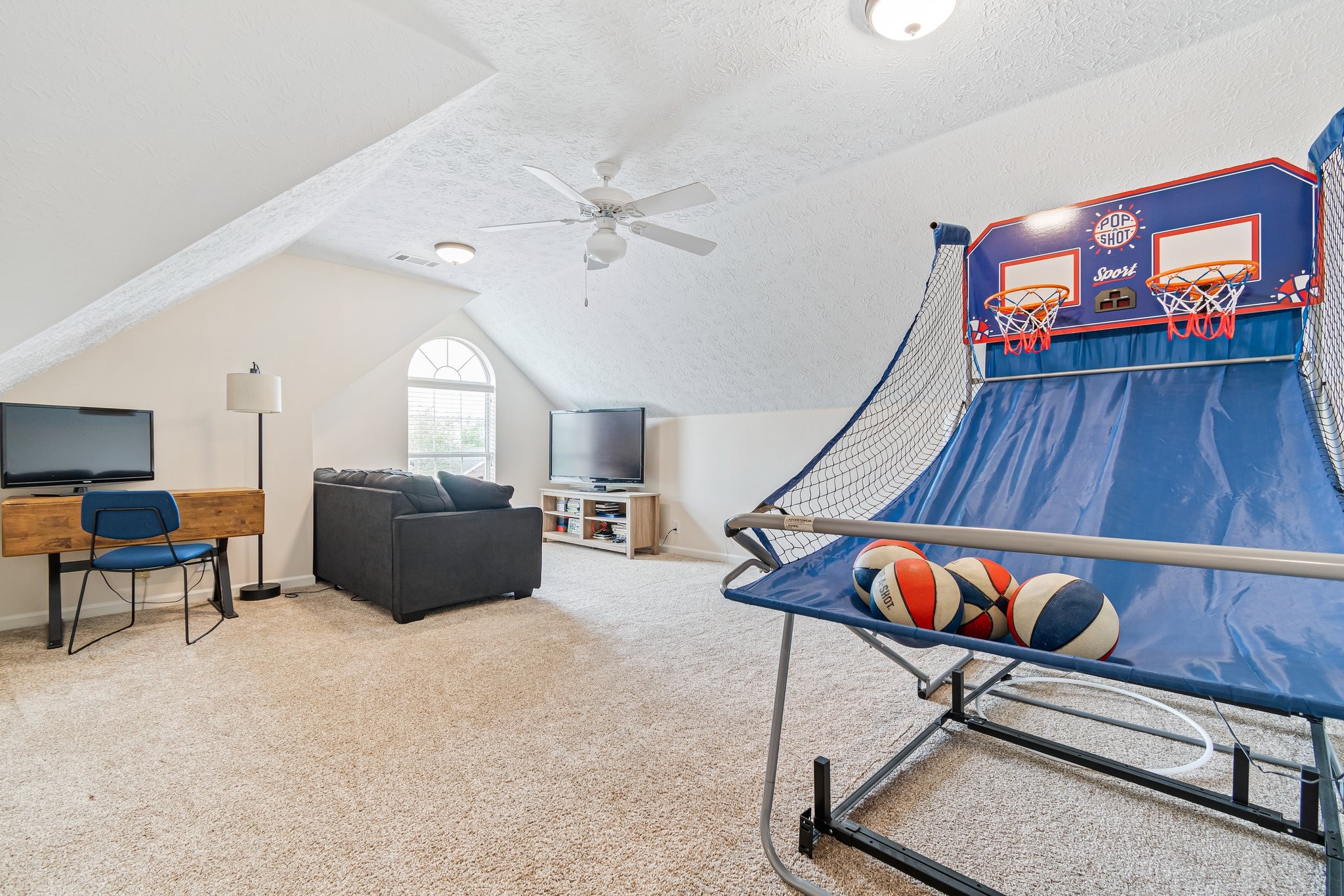 202 Golden Leaf Ct