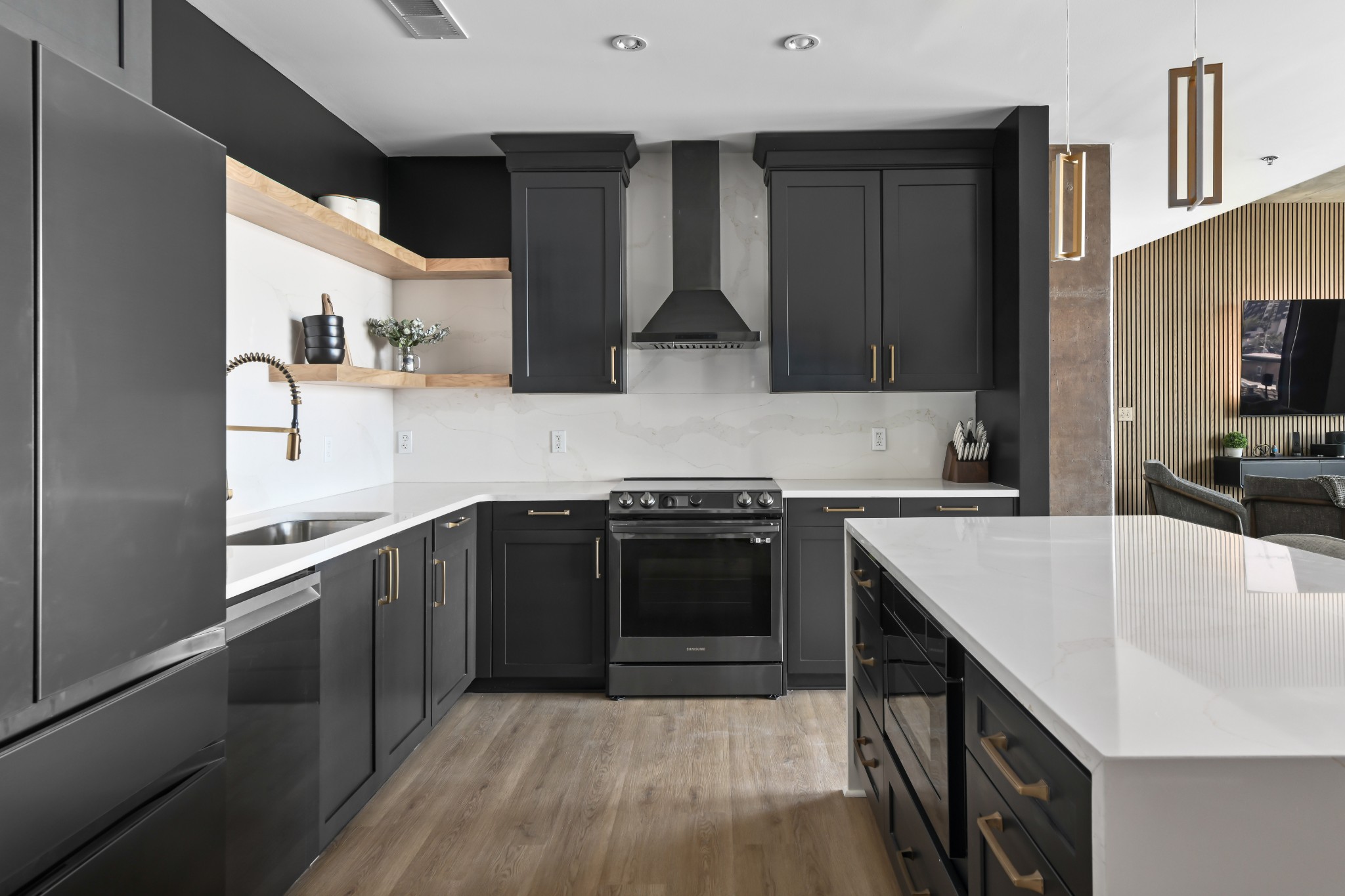 600 12th Ave, S Unit: 1207