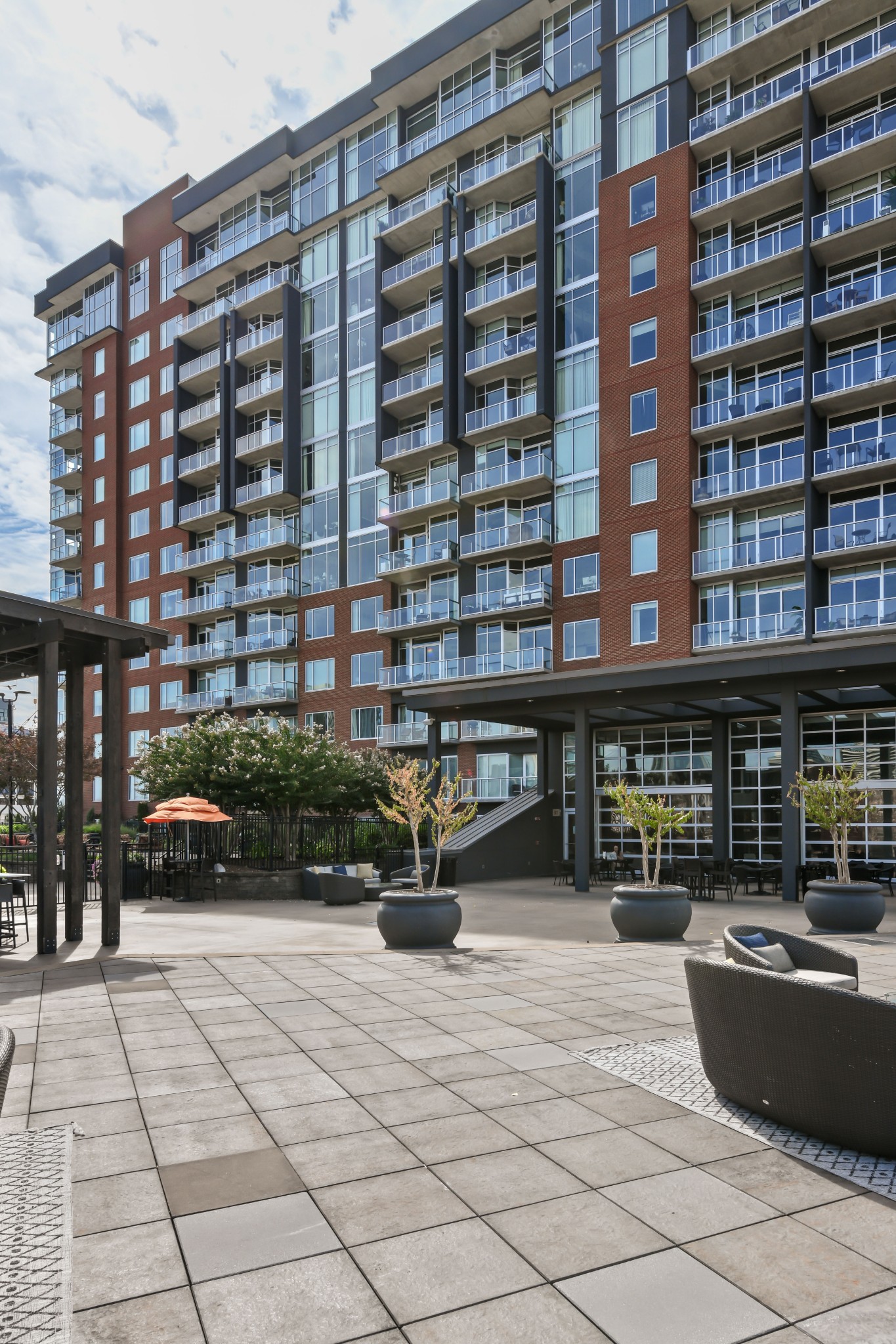 600 12th Ave, S Unit: 1207