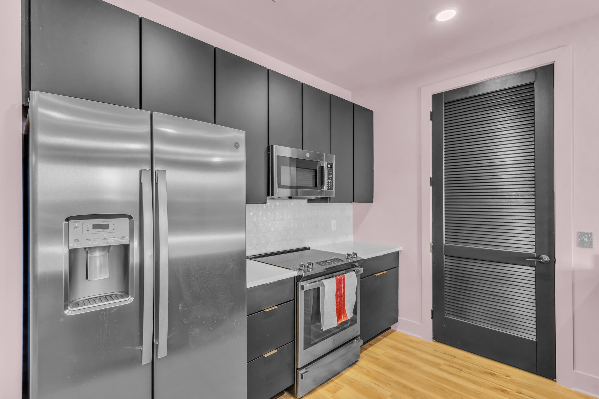245 Hermitage Ave #306