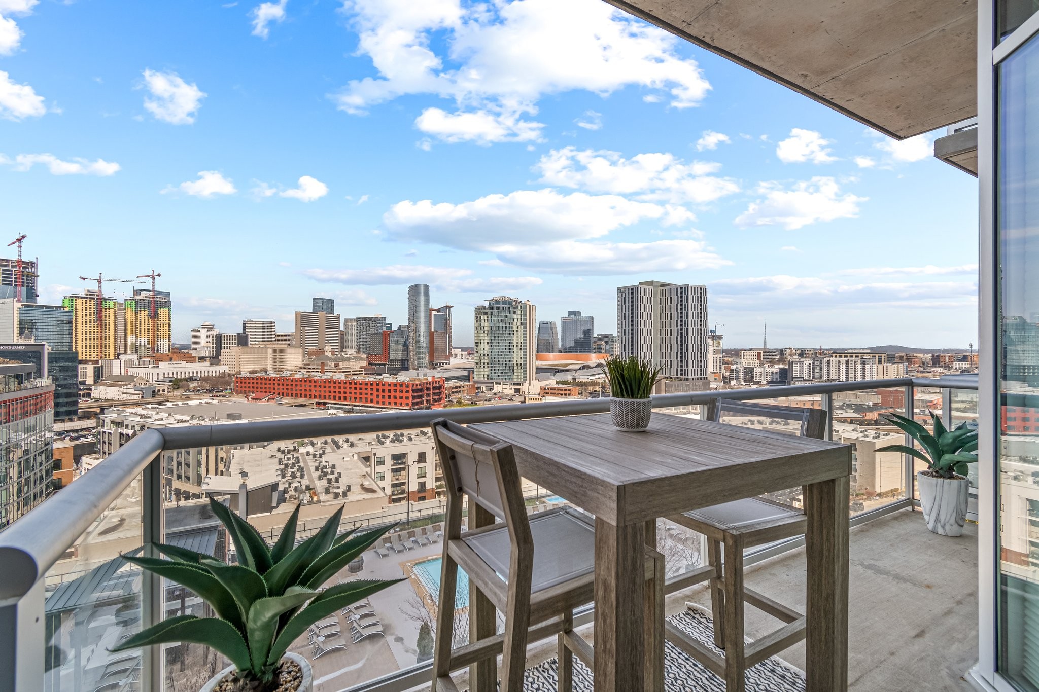 600 12th Ave, S Unit: 1507