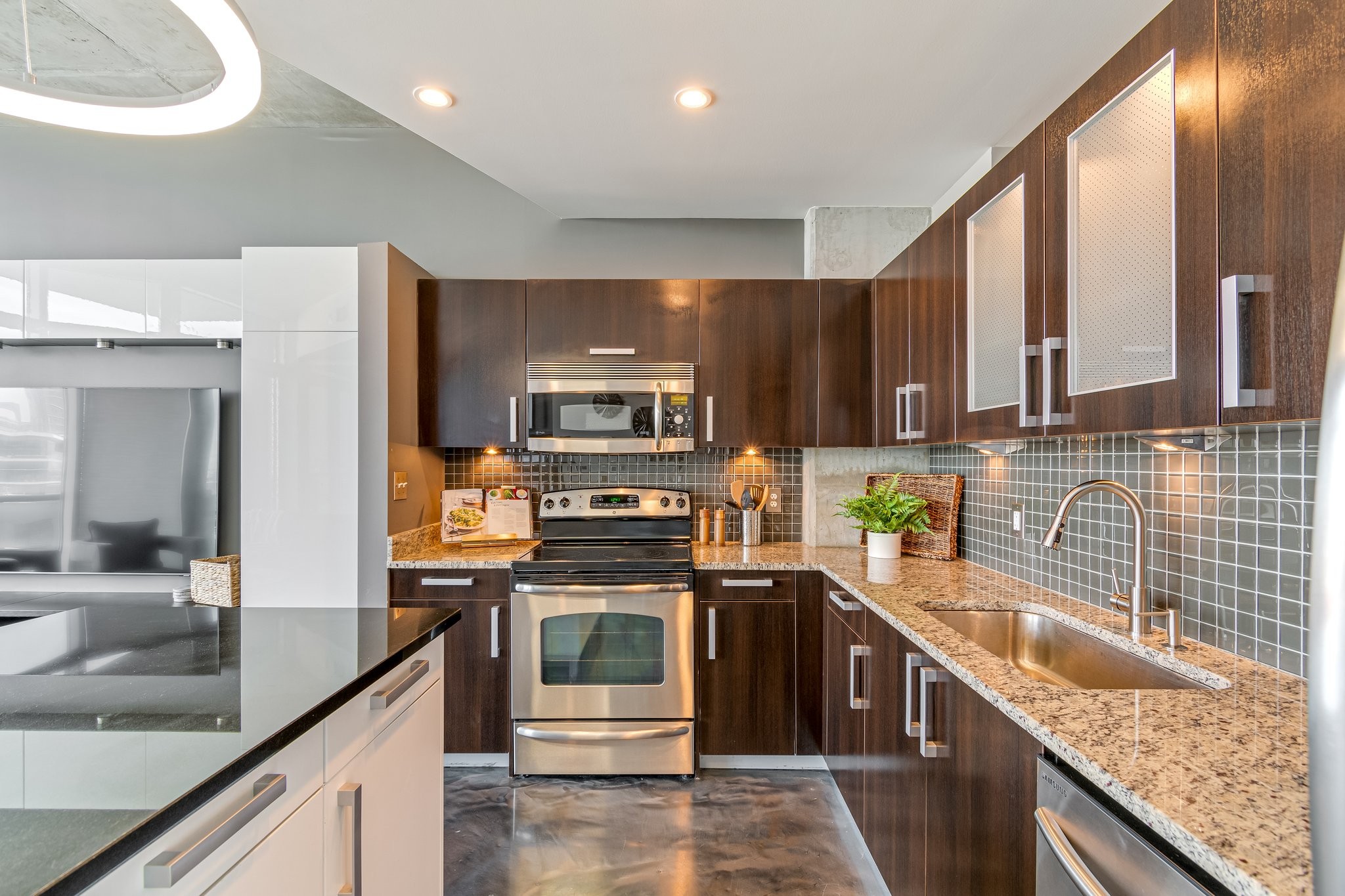 600 12th Ave, S Unit: 1507