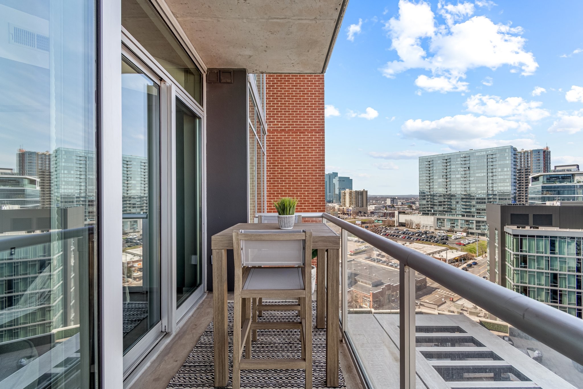 600 12th Ave, S Unit: 1507