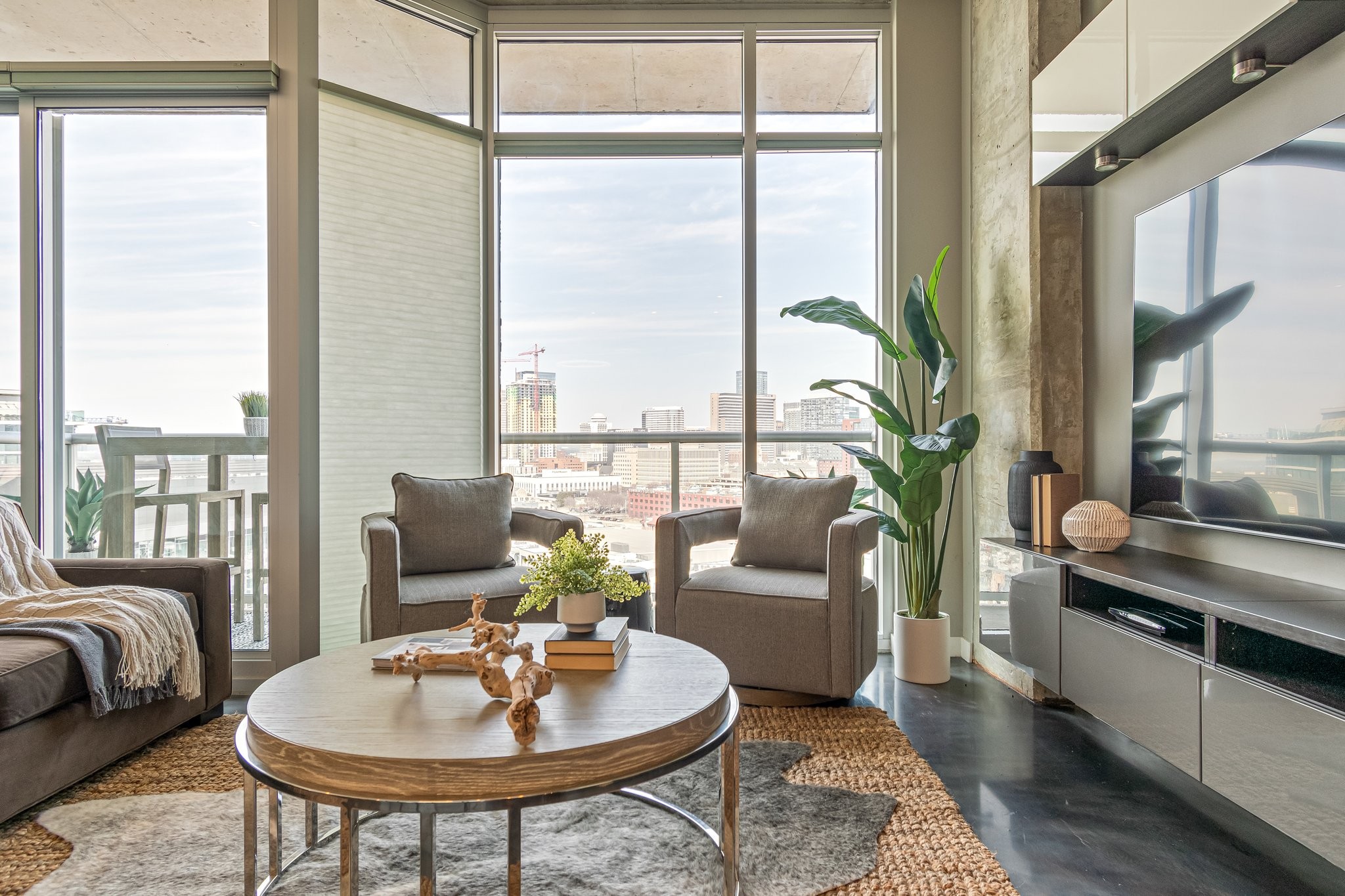 600 12th Ave, S Unit: 1507