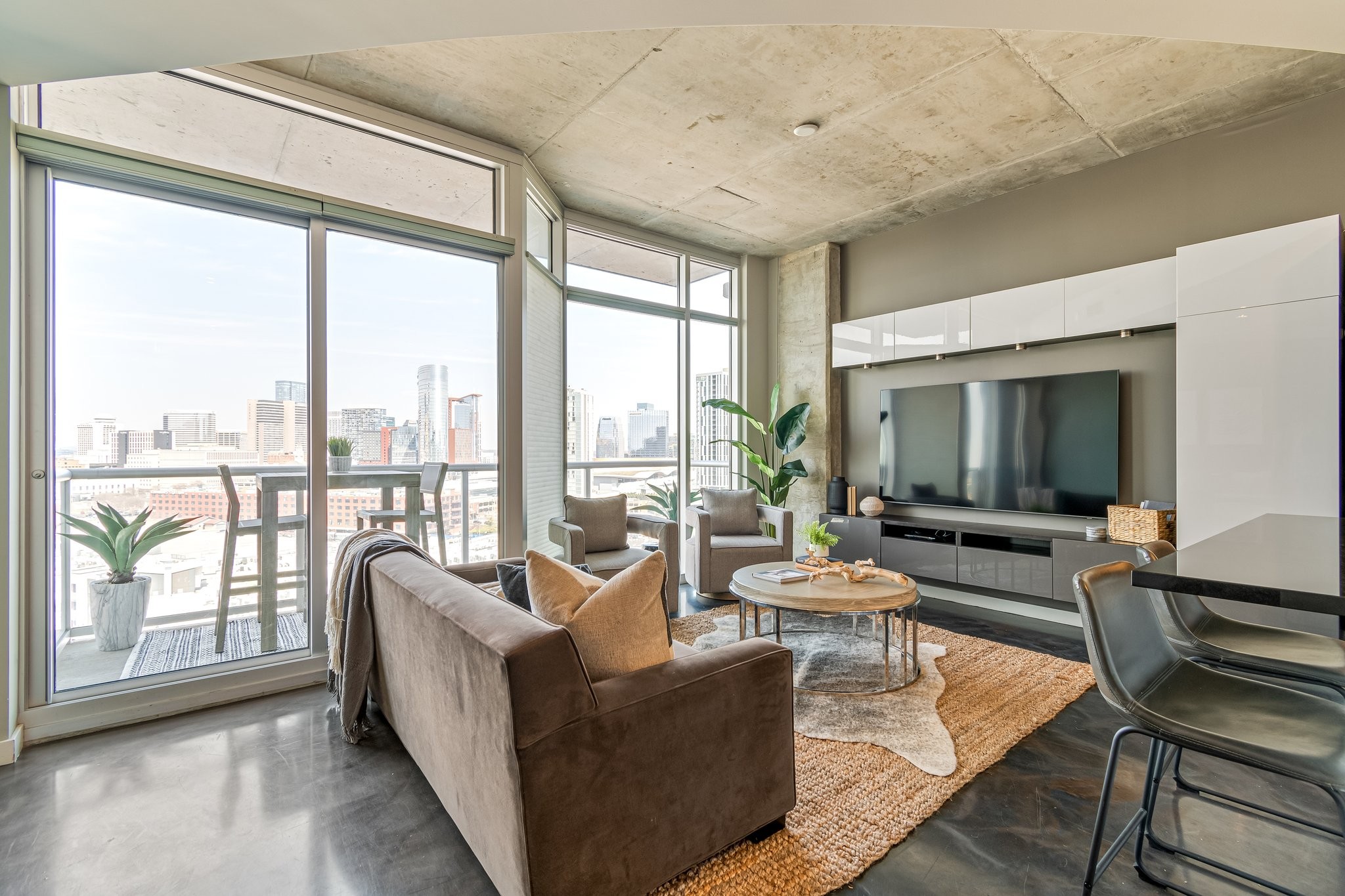 600 12th Ave, S Unit: 1507