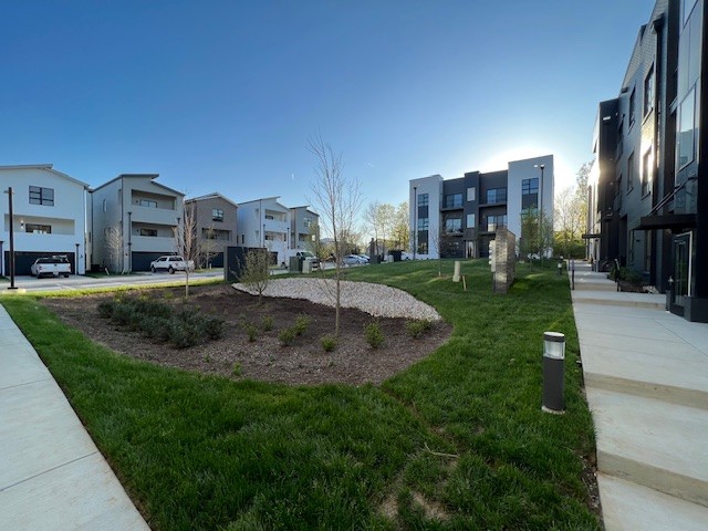542 Southgate Ave Unit: 220