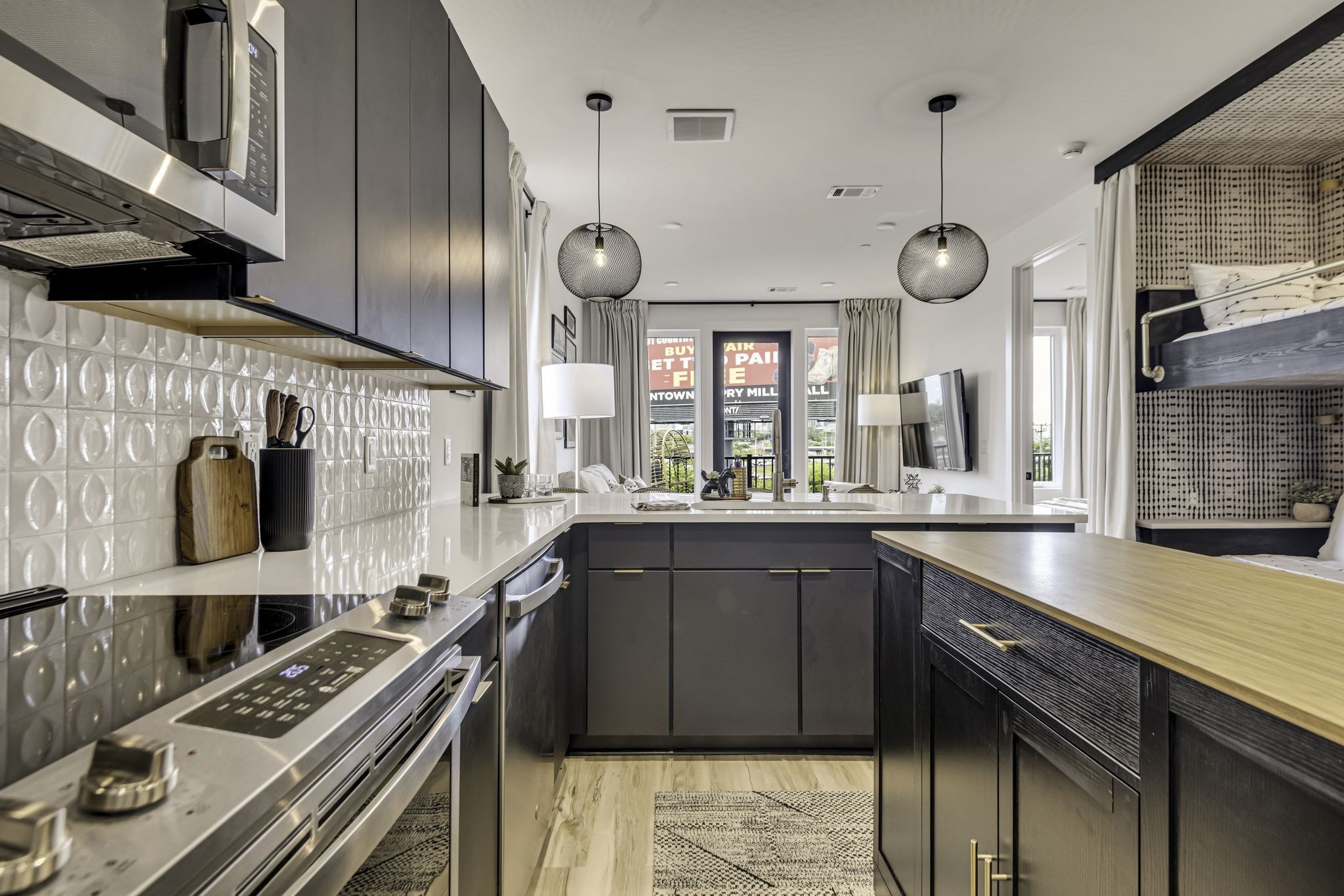 245 Hermitage Avenue Unit: 401