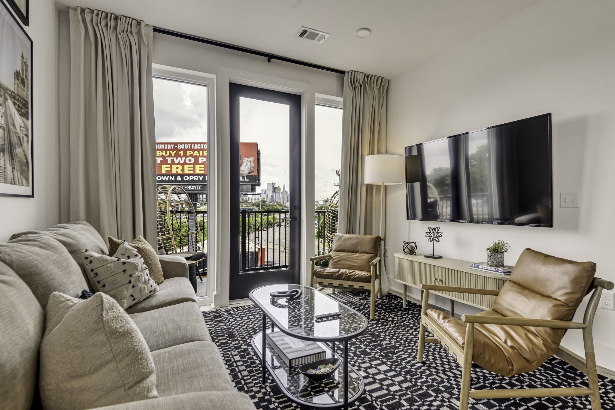 245 Hermitage Avenue Unit: 401