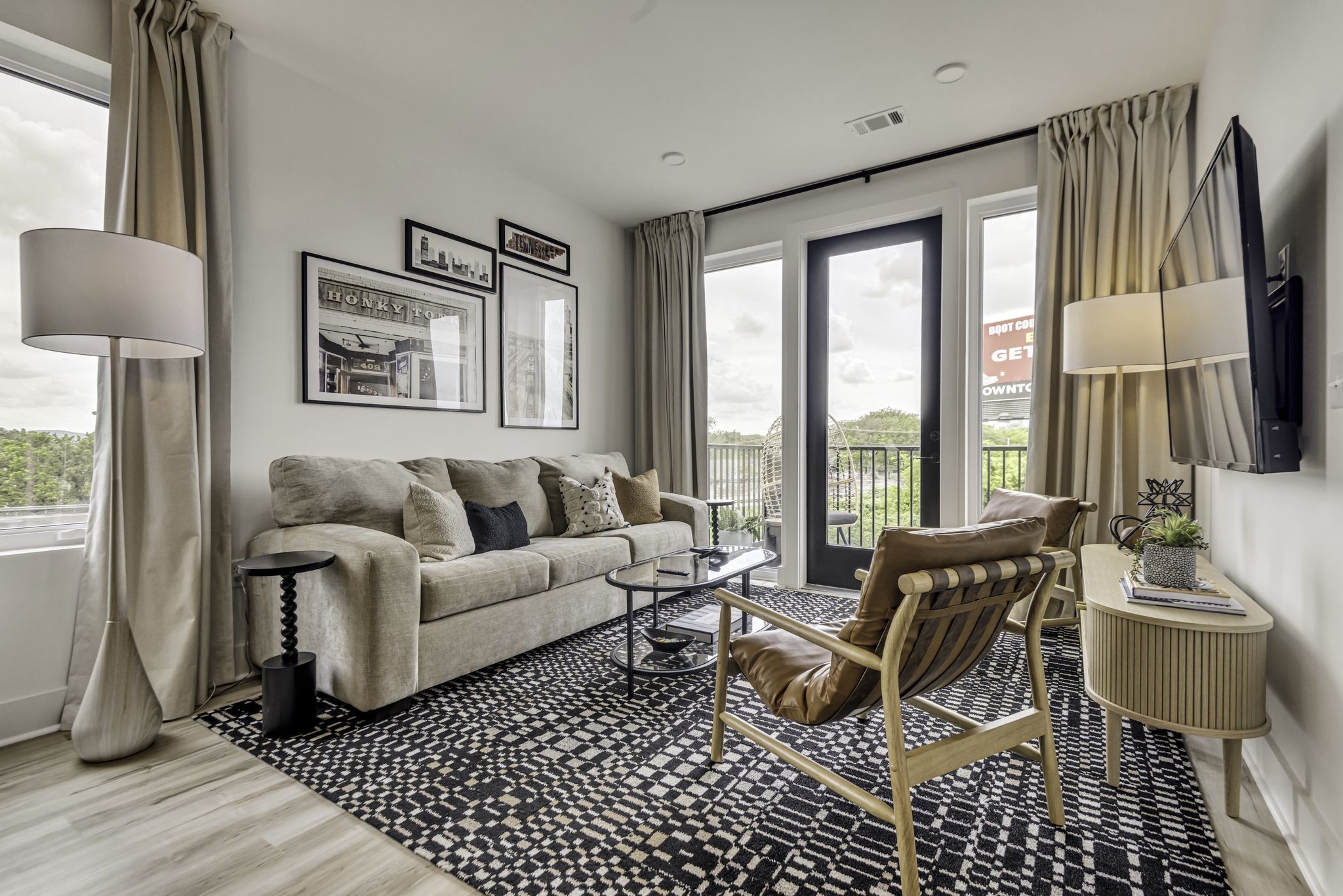 245 Hermitage Avenue Unit: 401